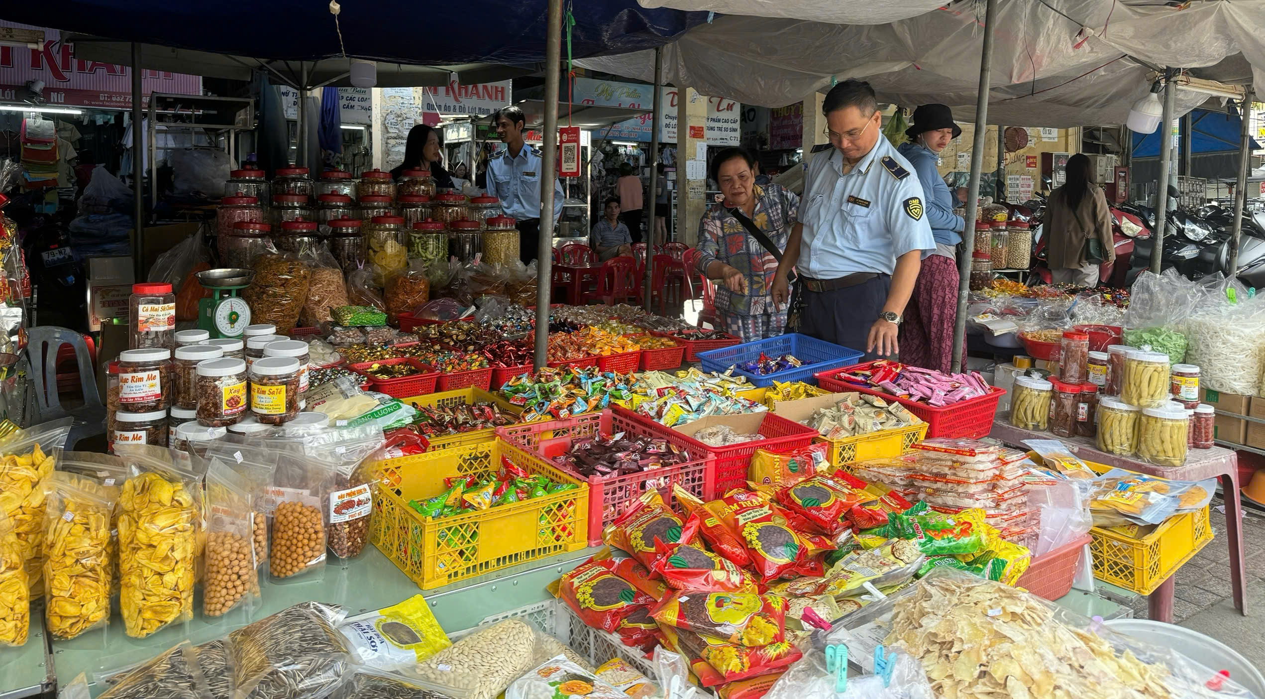 Bánh kẹo, mứt Tết hút khách