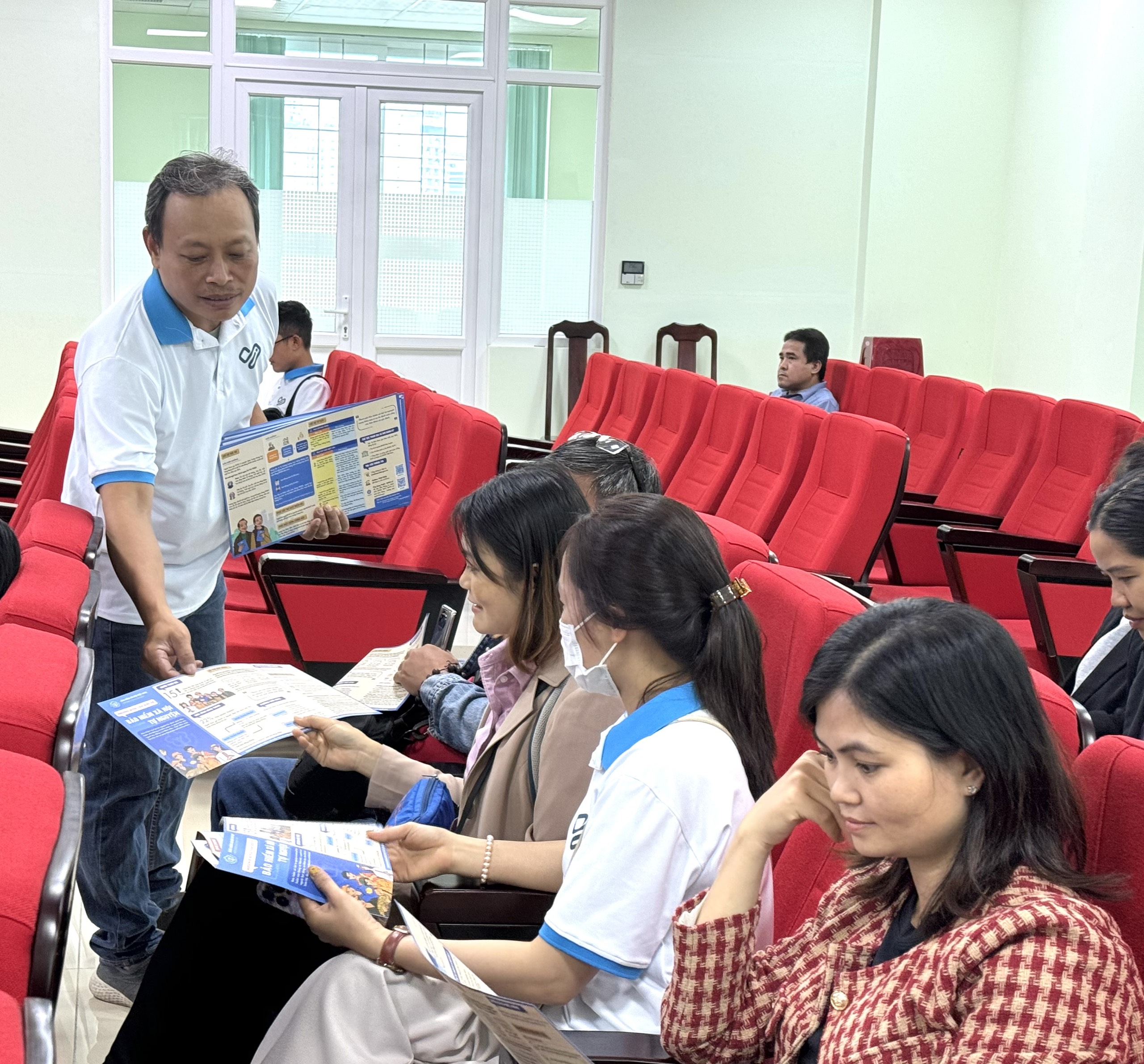 Nâng cao chất lượng mạng lưới nhân viên thu bảo hiểm xã hội tại cơ sở