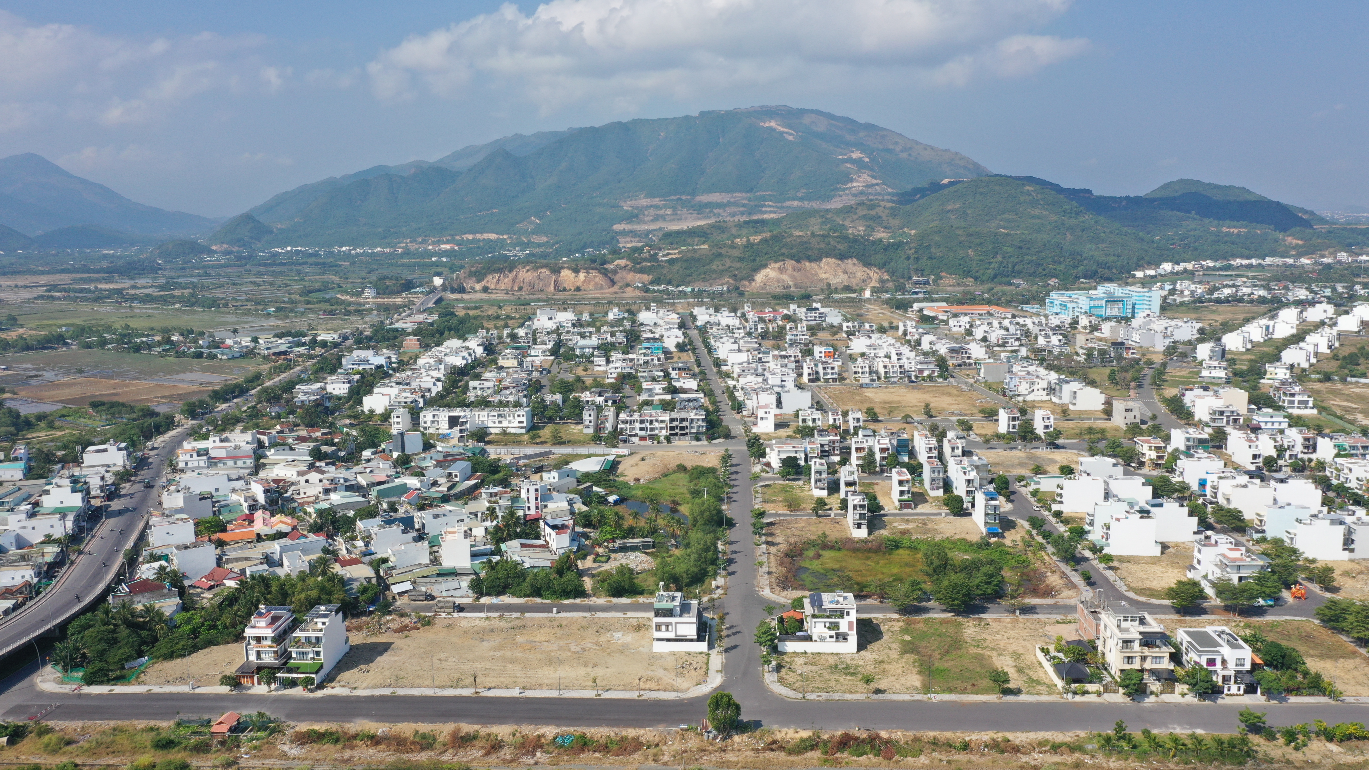 Khơi thông nguồn lực đất đai