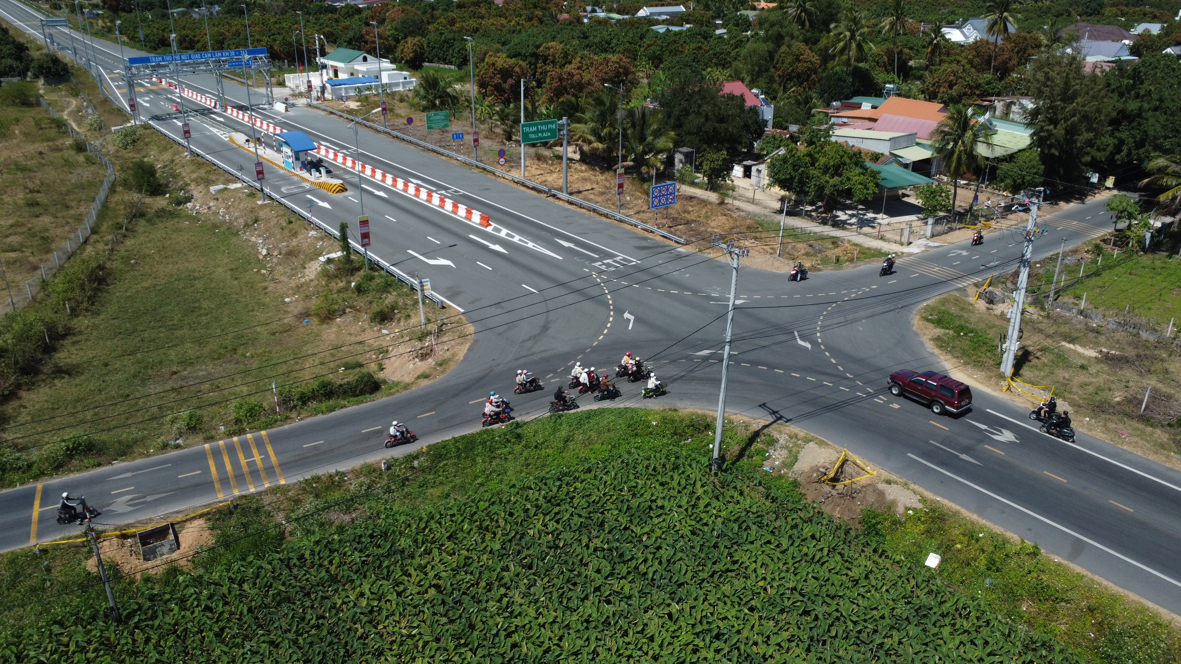 Khu vực nút giao đường kết nối vào đường bộ cao tốc đoạn Nha Trang - Cam Lâm: Nỗi lo xảy ra tai nạn giao thông 