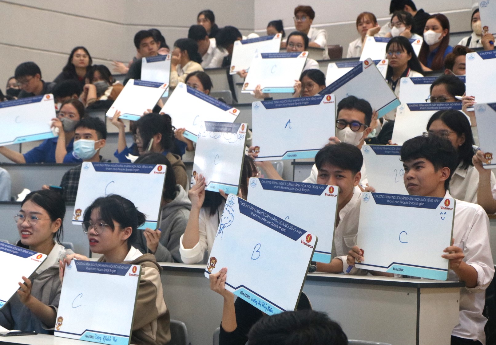 Cuộc thi “Rung chuông vàng” tiếng Anh dành cho sinh viên Trường Đại học Khánh Hòa