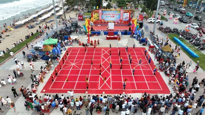 Cờ người - nét đẹp truyền thống ngày Tết