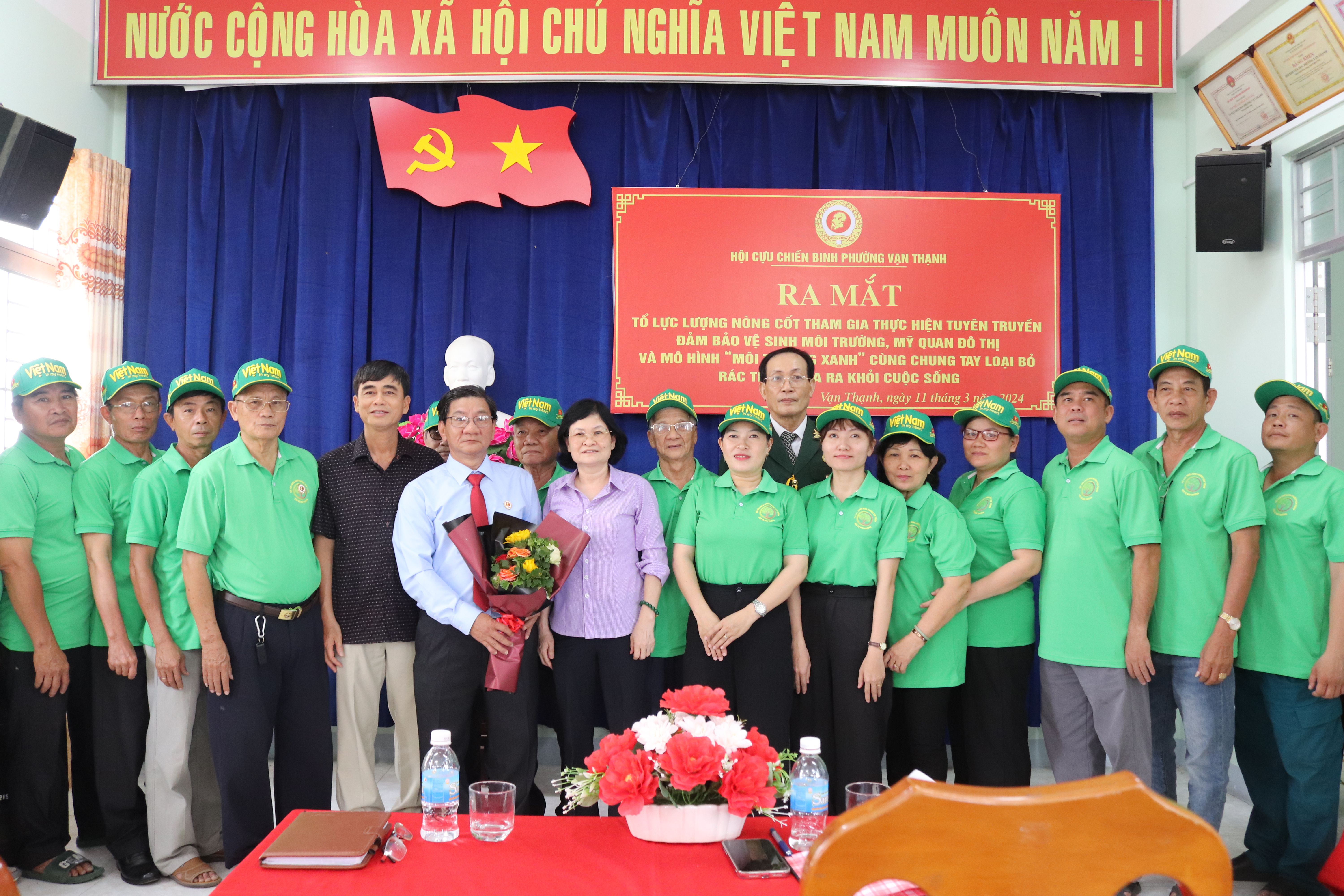 Hội Cựu chiến binh phường Vạn Thạnh: Ra mắt tổ lực lượng nòng cốt tuyên truyền đảm bảo vệ sinh môi trường, mỹ quan đô thị