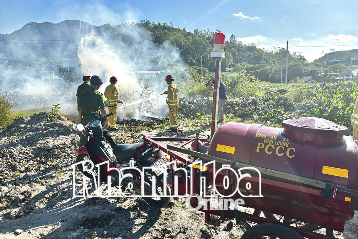 Công an xã Vĩnh Lương: Chế tạo xe chữa cháy lưu động 