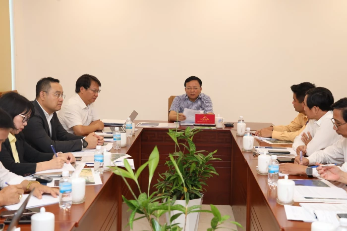 Sẽ có tuyến xe buýt 2 tầng thoáng nóc trên cung đường biển