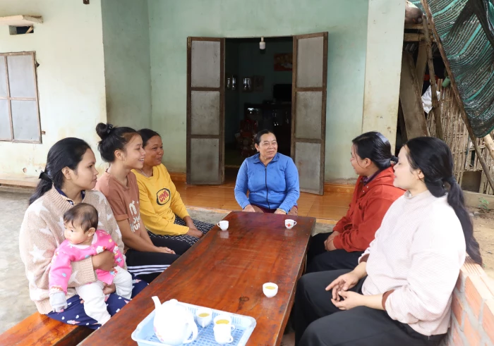 Người có uy tín ở xã Nam Khánh Vĩnh: Góp sức cho ngày bầu cử