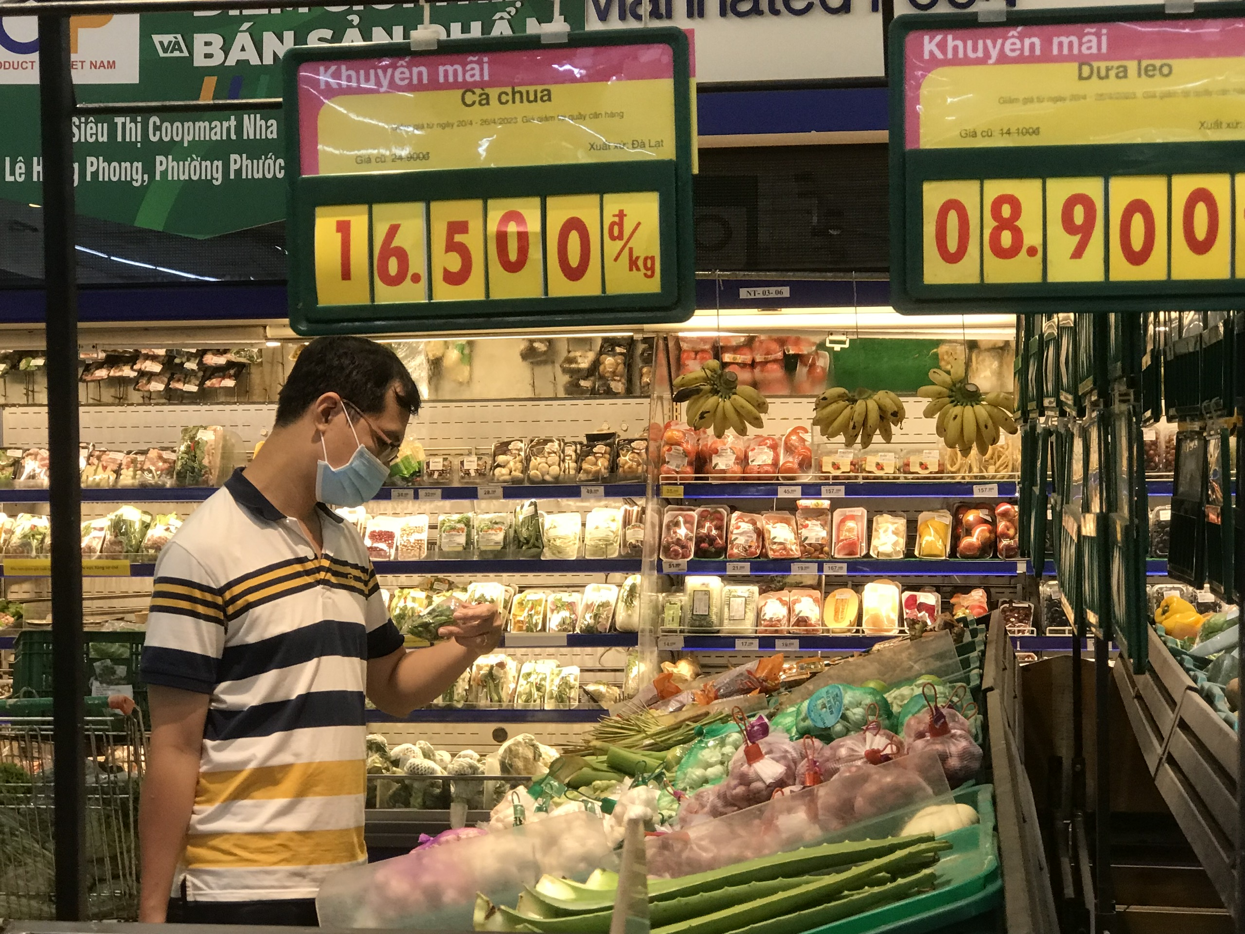 Thị trường dịp lễ 30-4 và 1-5 ở Nha Trang::  Hàng hóa dồi dào, nhiều khuyến mãi 