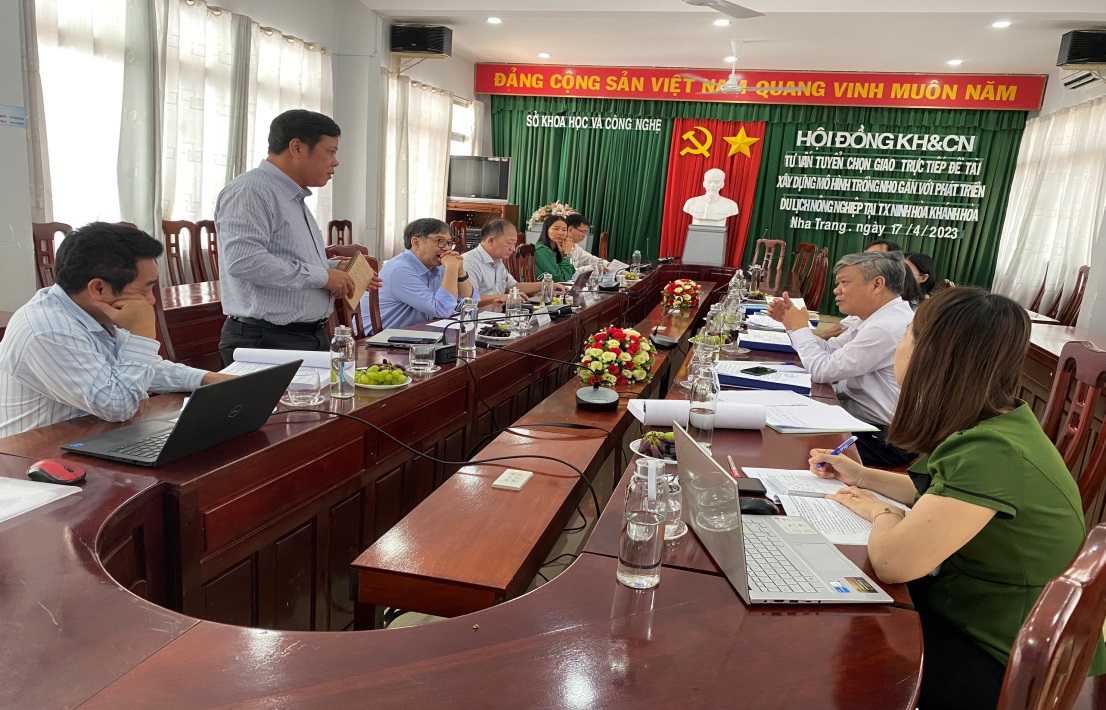 Thực hiện đề tài xây dựng mô hình trồng nho gắn với phát triển du lịch tại Ninh Hòa