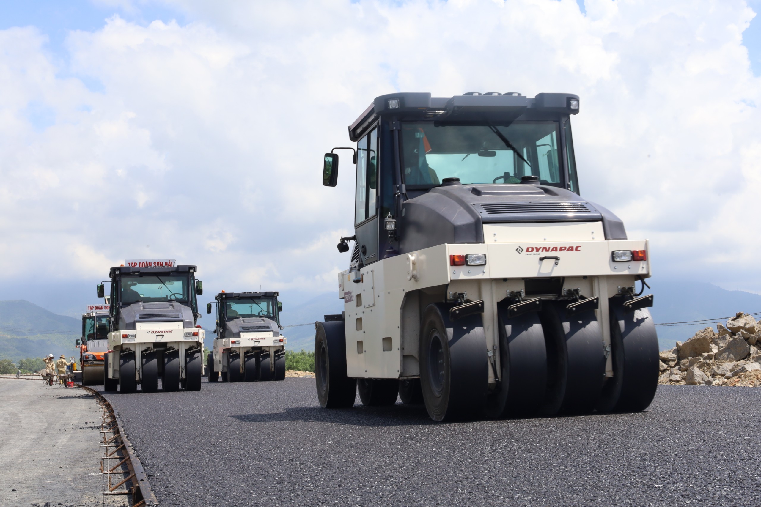 Dự án đường bộ cao tốc Nha Trang - Cam Lâm: Áp dụng nhiều công nghệ hiện đại trong thi công