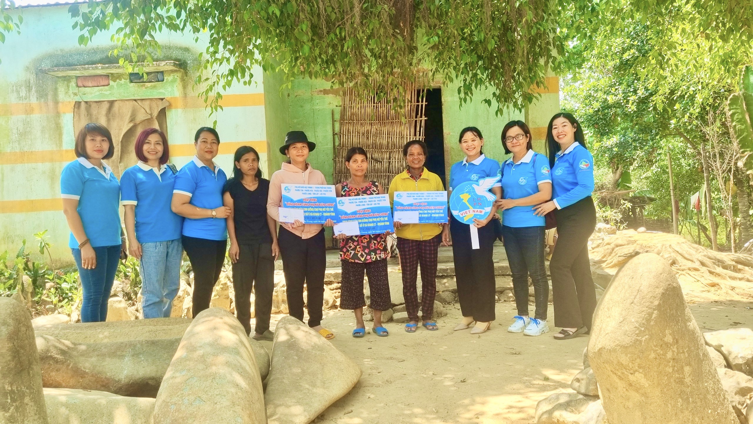 Hội Liên hiệp Phụ nữ Khối Nội thành I: Tổ chức chương trình “Đồng hành cùng phụ nữ biên cương” tại Khánh Vĩnh
