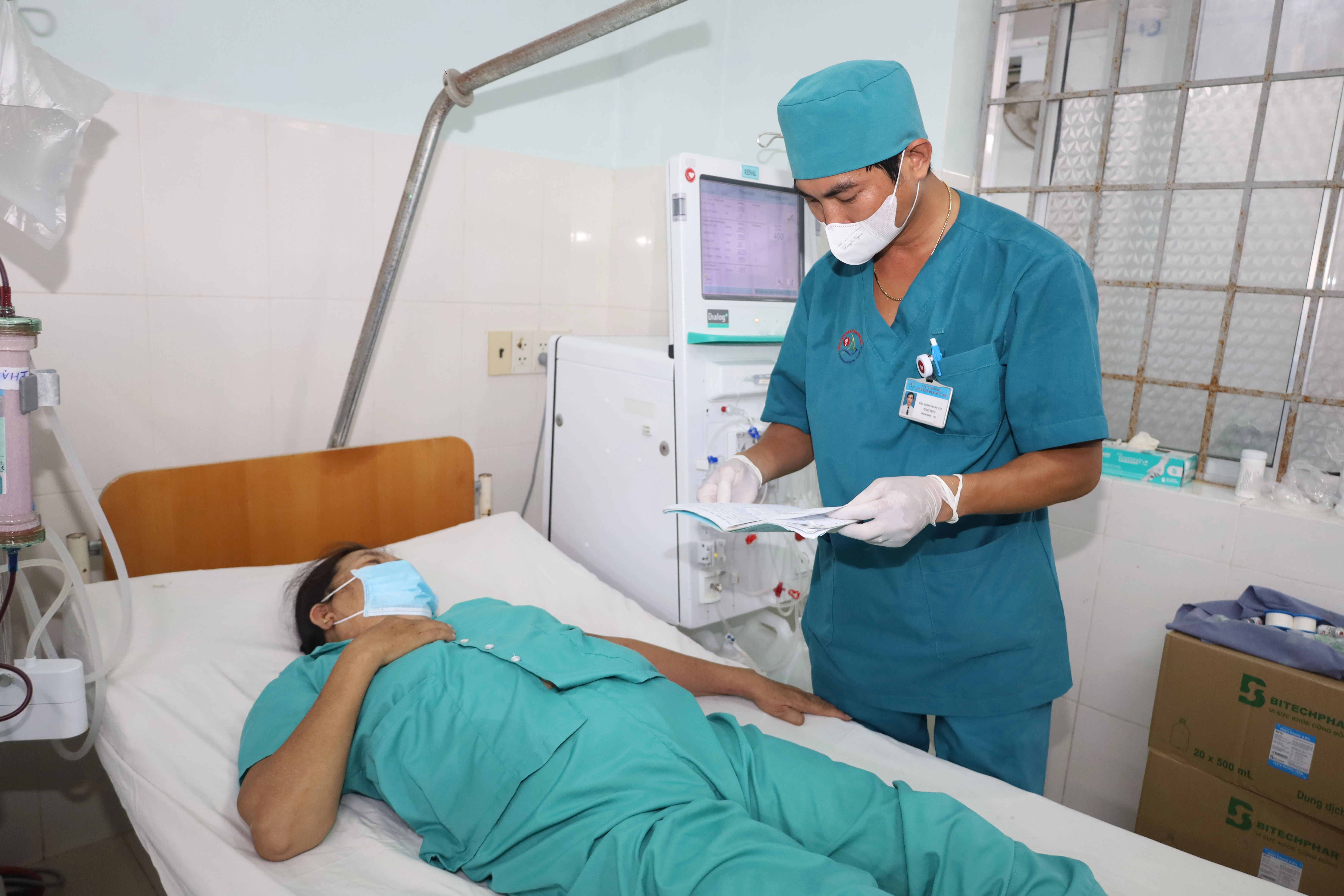 Ở nơi chạy thận nhân tạo