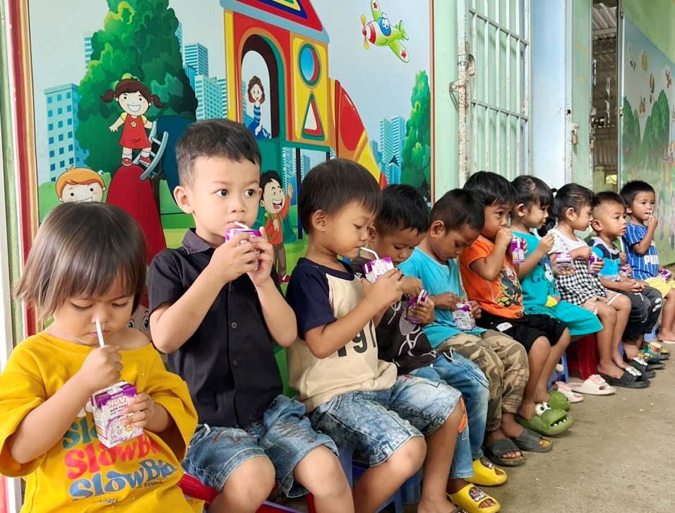 Tiếp tục triển khai chương trình sữa học đường 