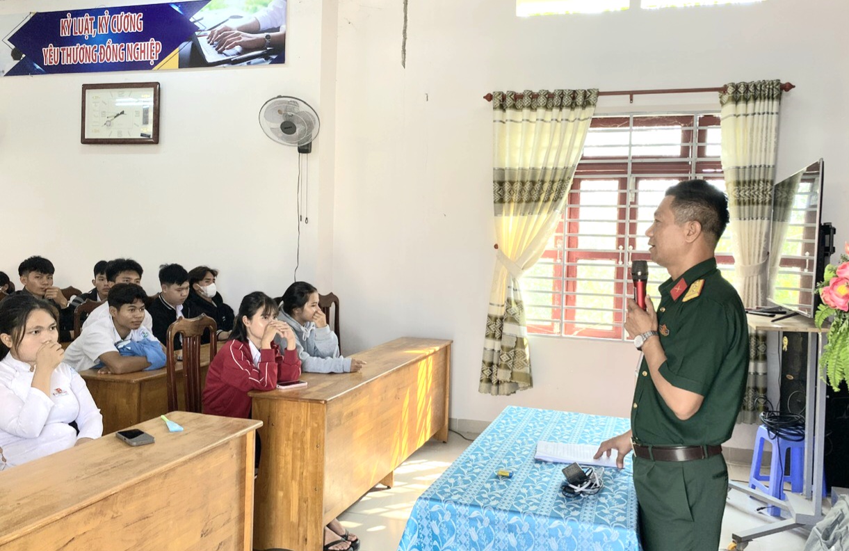 Khánh Vĩnh: Đẩy mạnh hướng nghiệp tuyển sinh quân sự