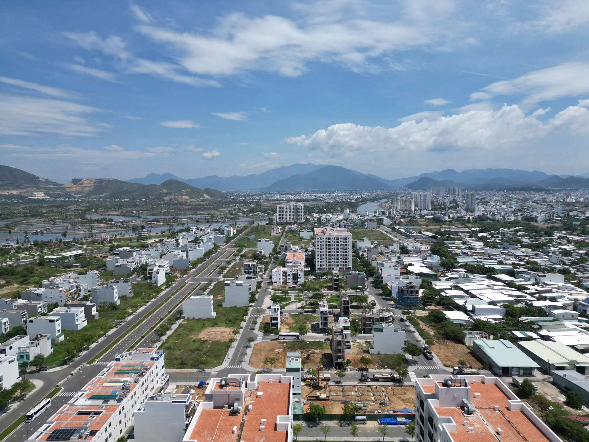 Giữ nhịp ổn định, “lệch pha” cung - cầu