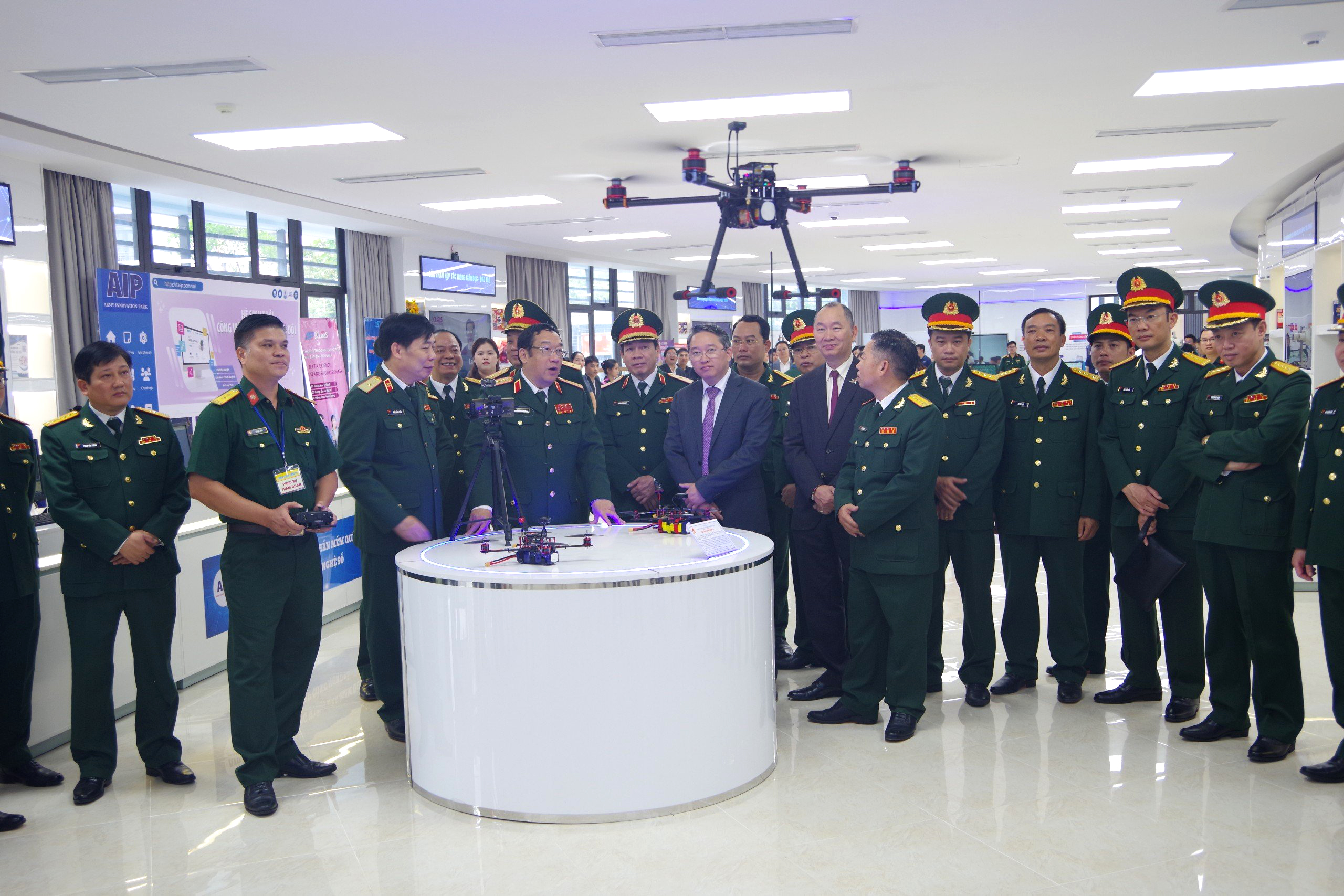 Chào mừng Ngày Khoa học và Công nghệ Việt Nam (18-5): Khơi dậy tinh thần đổi mới, sáng tạo