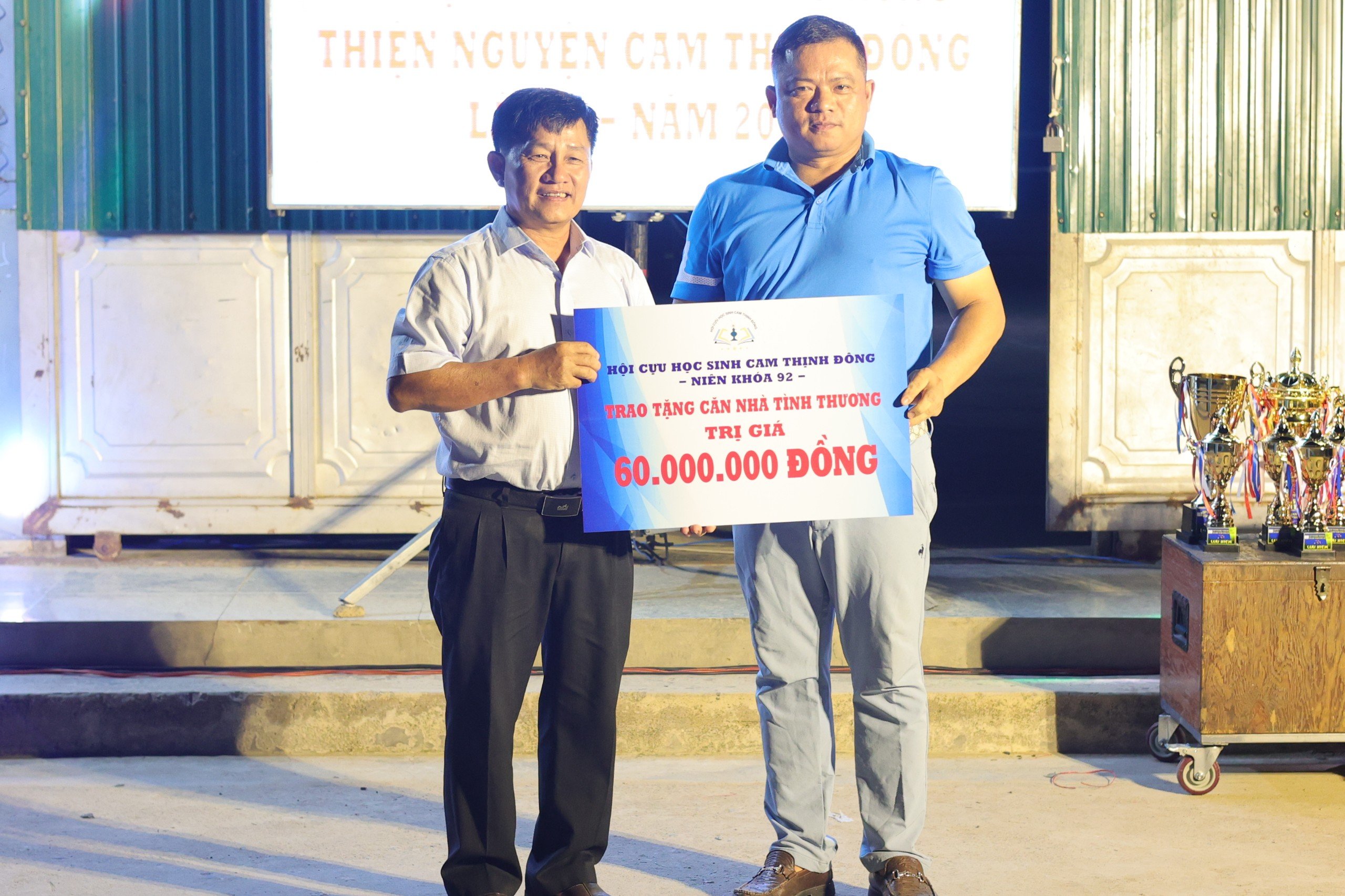 Giải bóng đá thiện nguyện xã Cam Thịnh Đông: Tặng kinh phí xây dựng 2 căn nhà và nhiều phần quà cho người nghèo