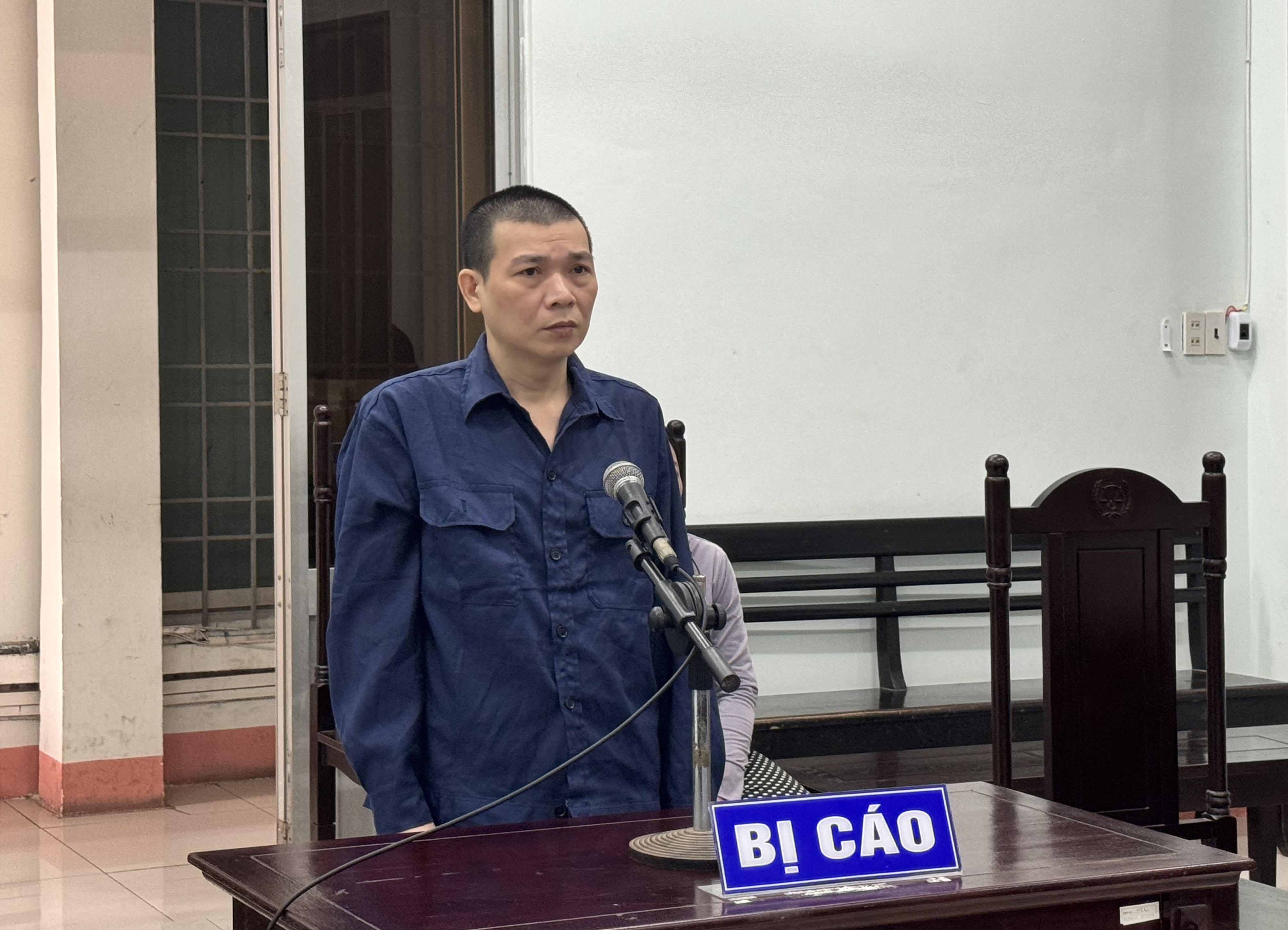 Giả mạo chủ tài khoản Facebook để lừa tiền