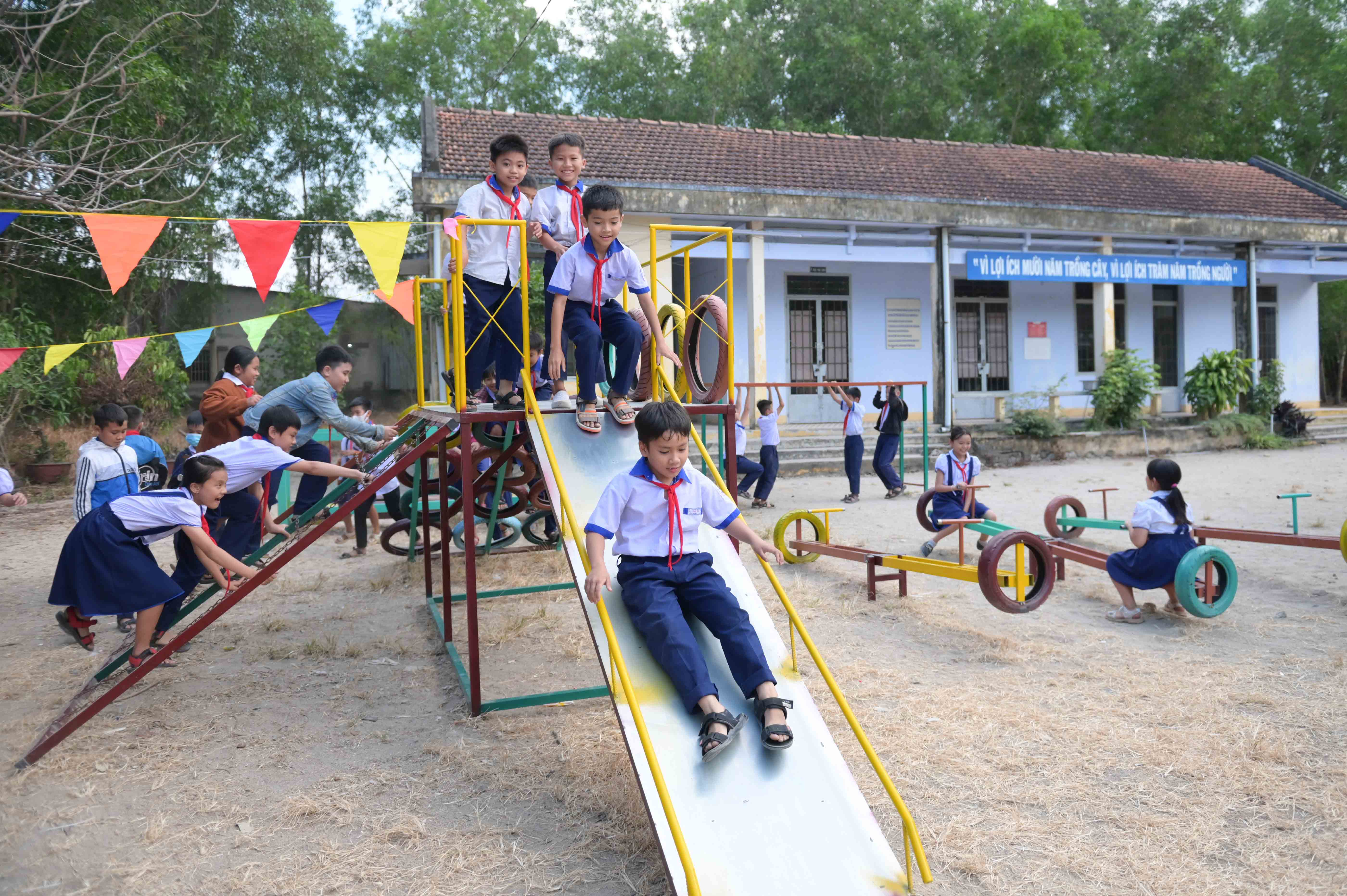 Chào mừng Ngày Quốc tế Thiếu nhi 1-6 và Tháng hành động vì trẻ em năm 2024: Chung sức chăm lo, bảo vệ trẻ em