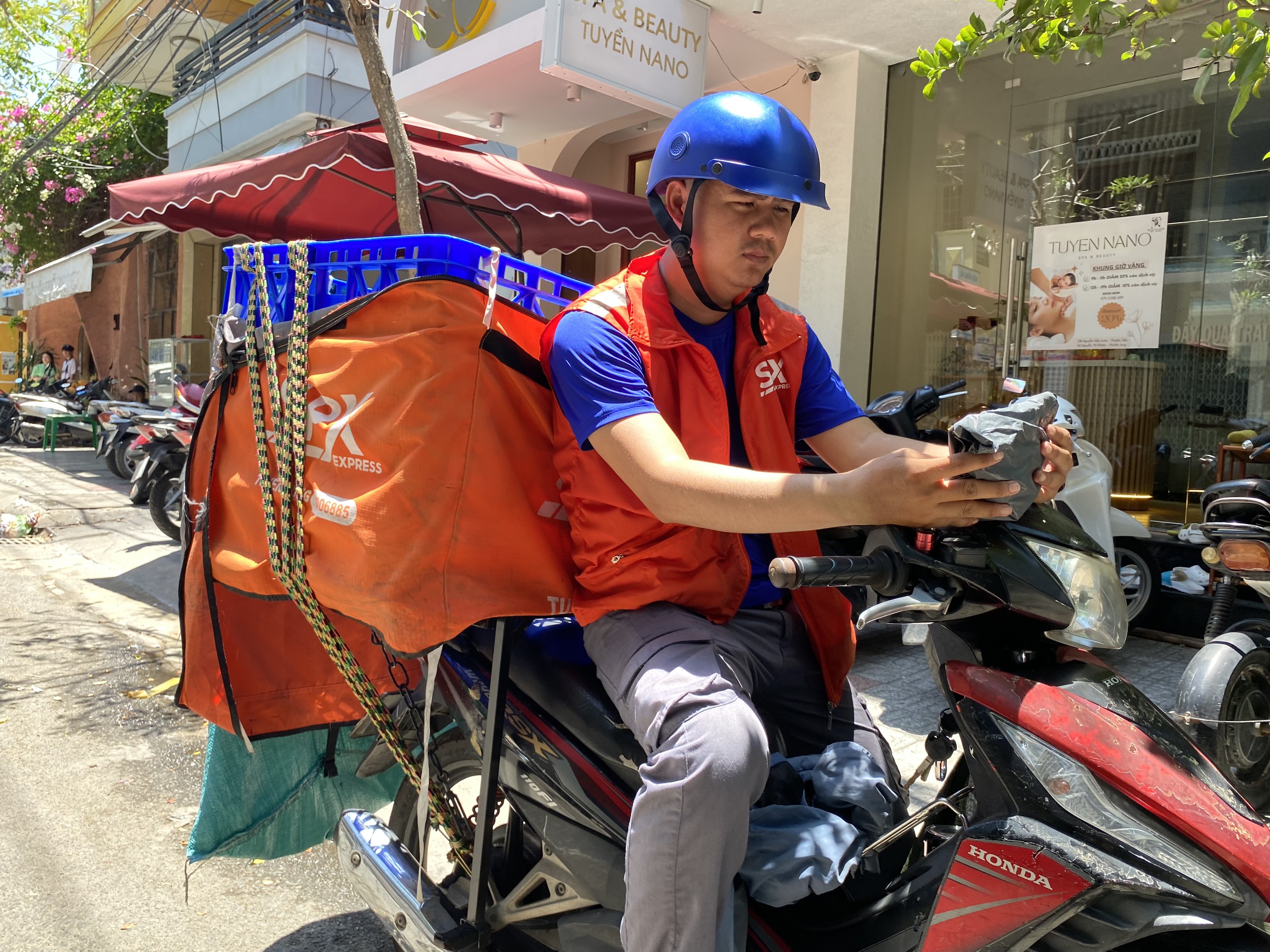 Vui buồn nghề shipper