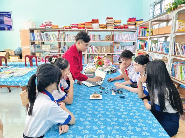 "Truyền lửa” đam mê sáng tạo cho học sinh 