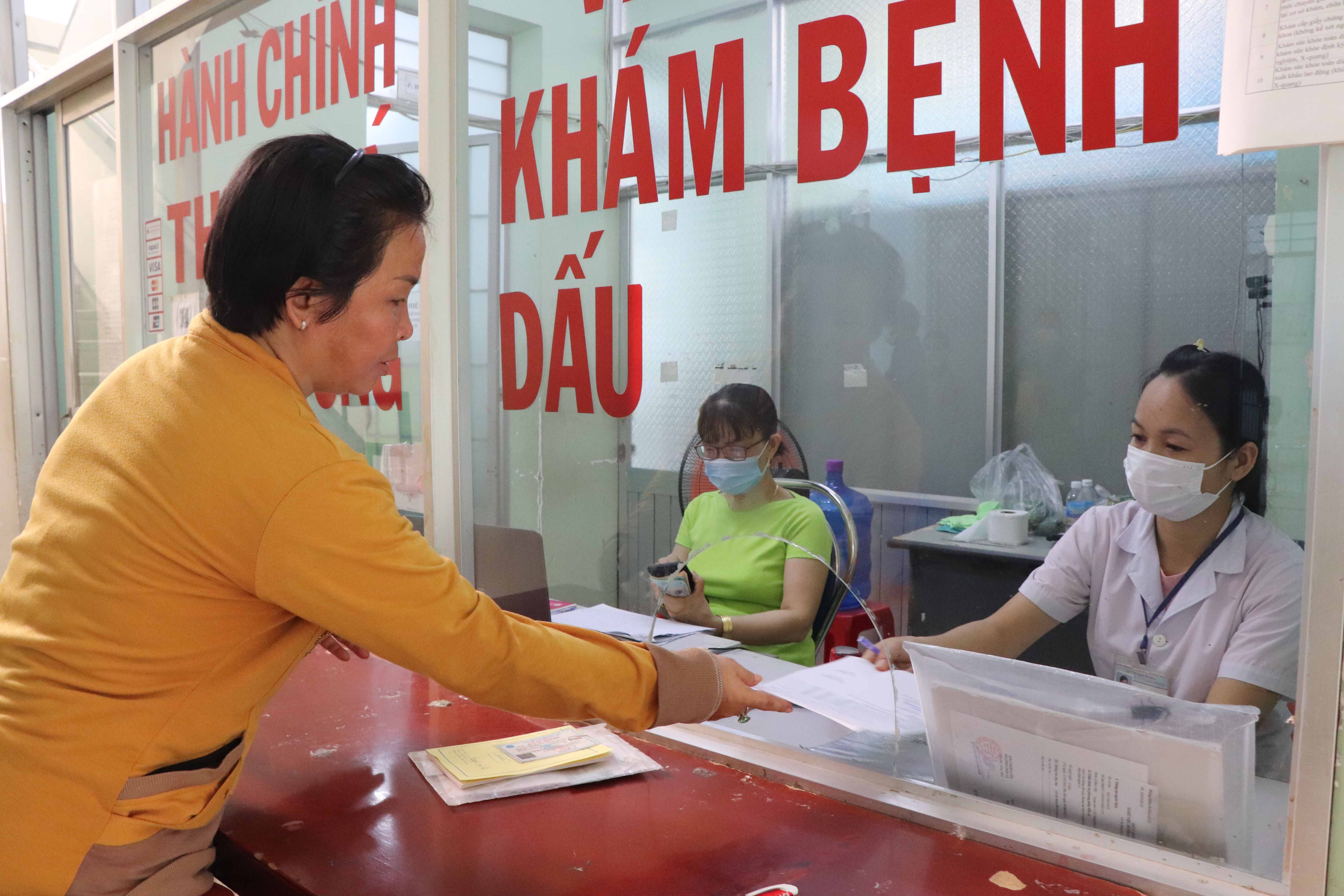 Giải thể 5 phòng khám đa khoa khu vực ở Nha Trang: Đảm bảo quyền lợi người có bảo hiểm y tế