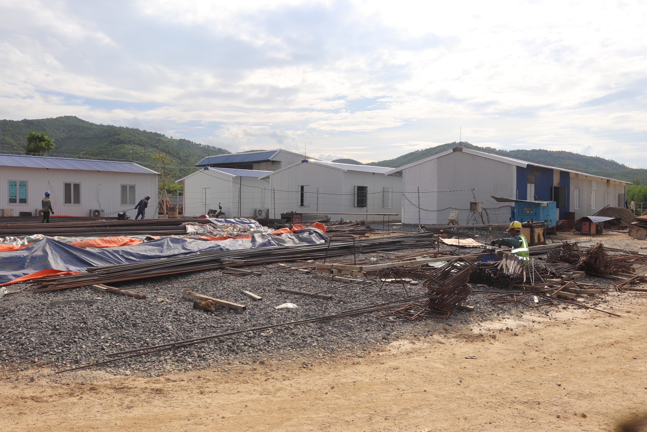 Công trình đường bộ cao tốc Vân Phong - Nha Trang qua Ninh Hòa:: Địa phương tạo điều kiện để đẩy nhanh tiến độ