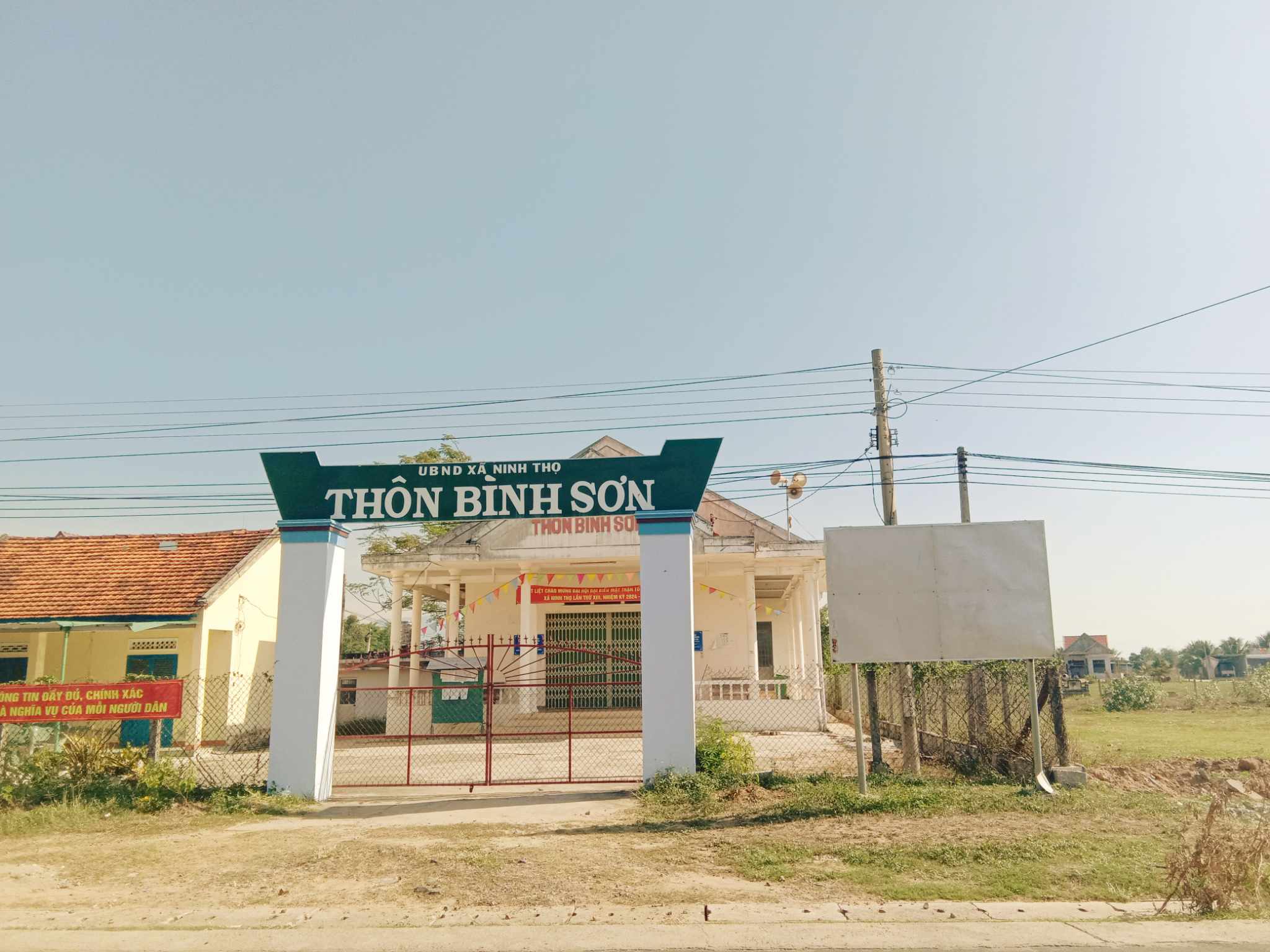 Bảng tuyên truyền không còn nội dung