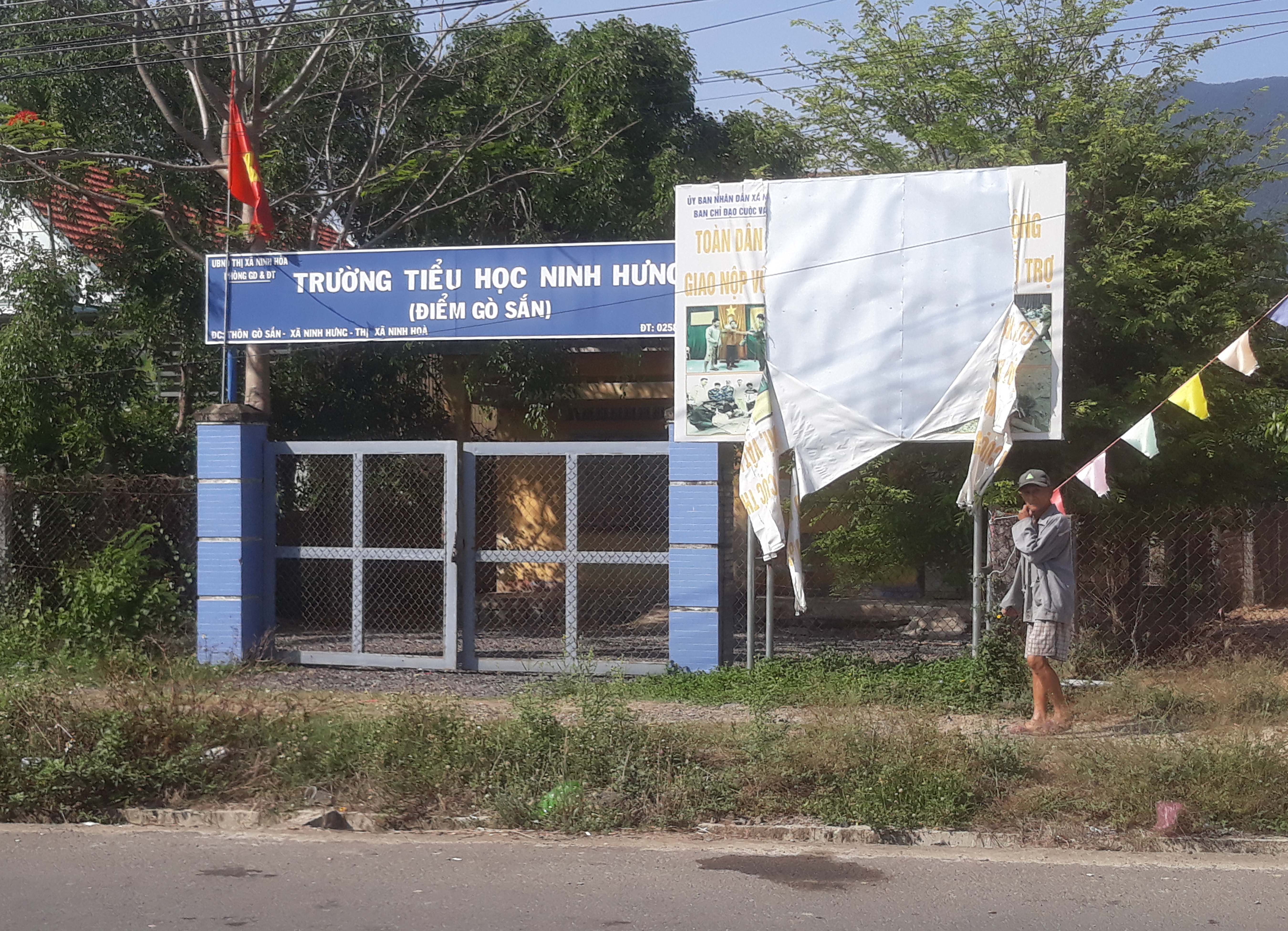 Cần thay mới panô tuyên truyền