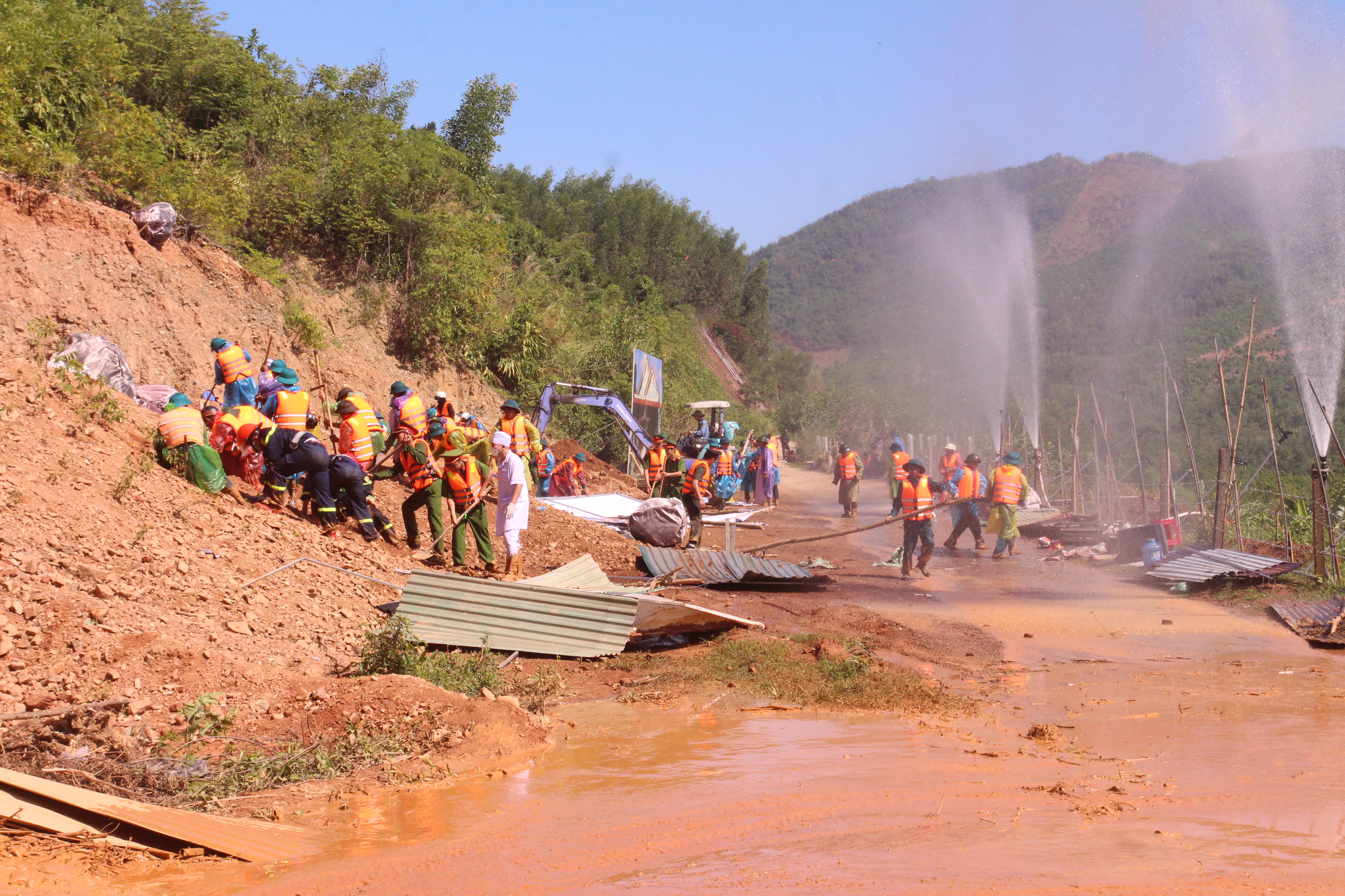 Khánh Vĩnh: Hoàn thành tốt diễn tập phòng, chống sạt lở đất đá