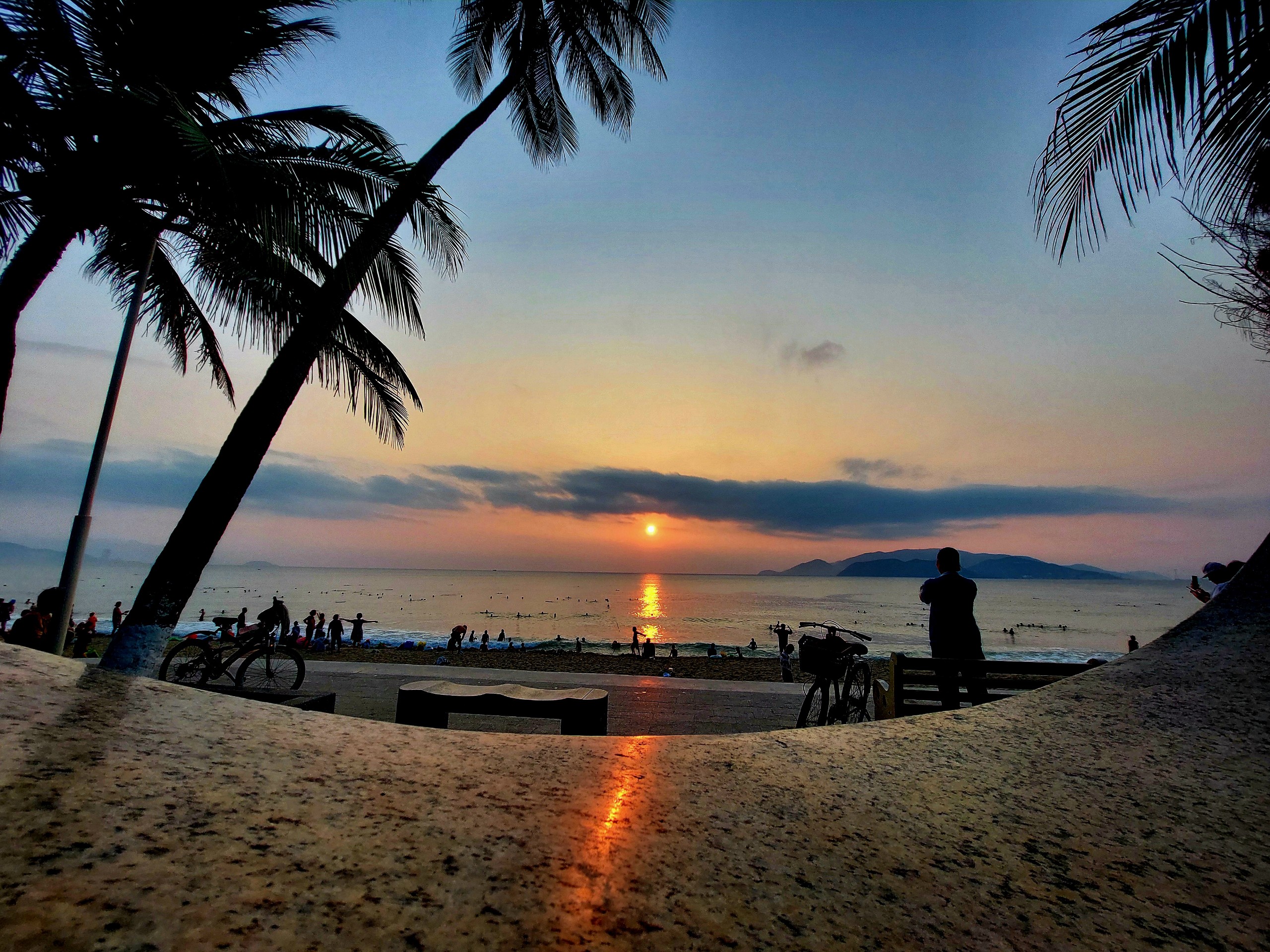 Thành phố vươn mình đón bình minh