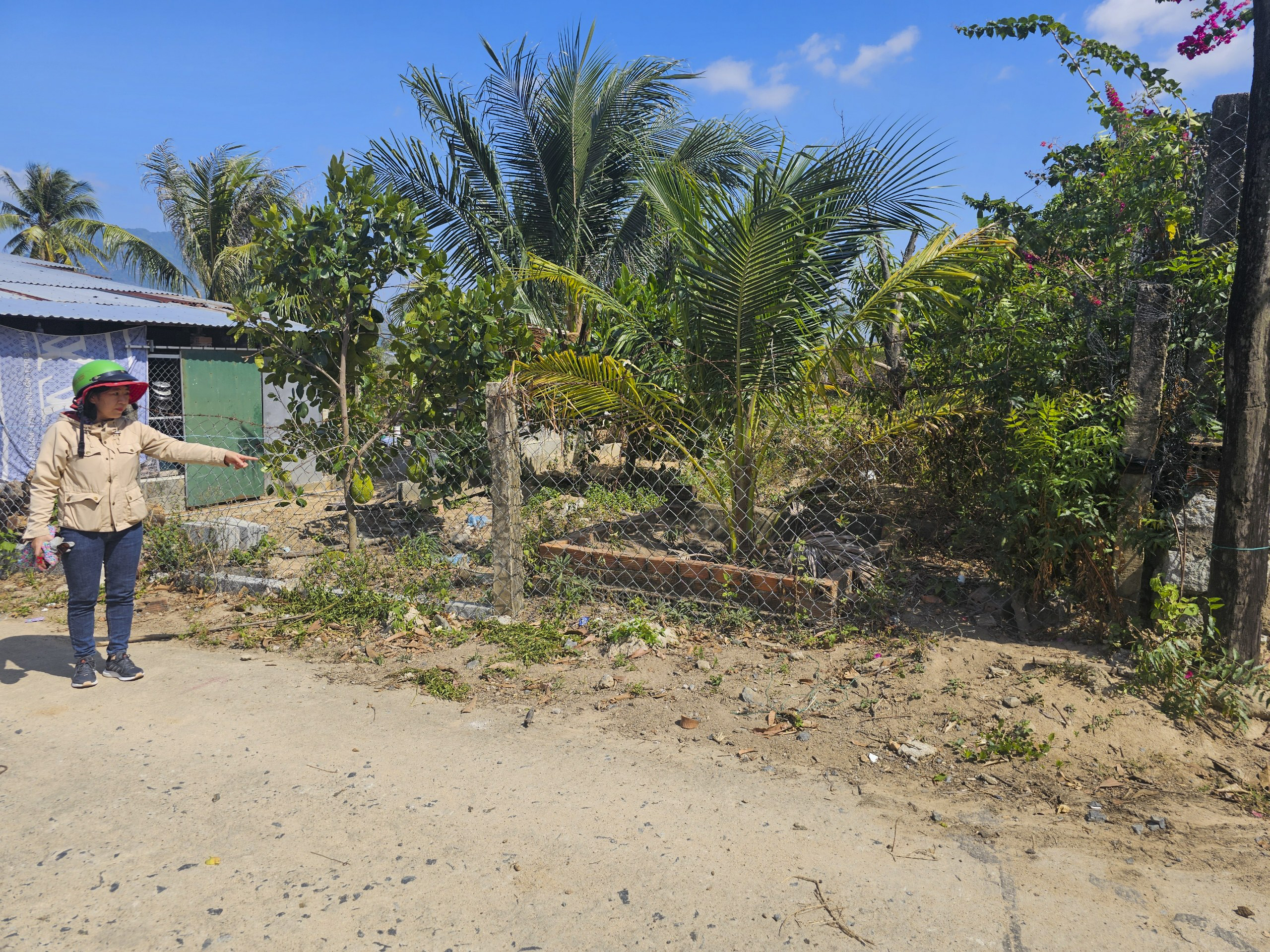 Vụ lấn chiếm đường đi chung tại xã Cam Phước Tây: Nhiều năm chưa giải quyết xong