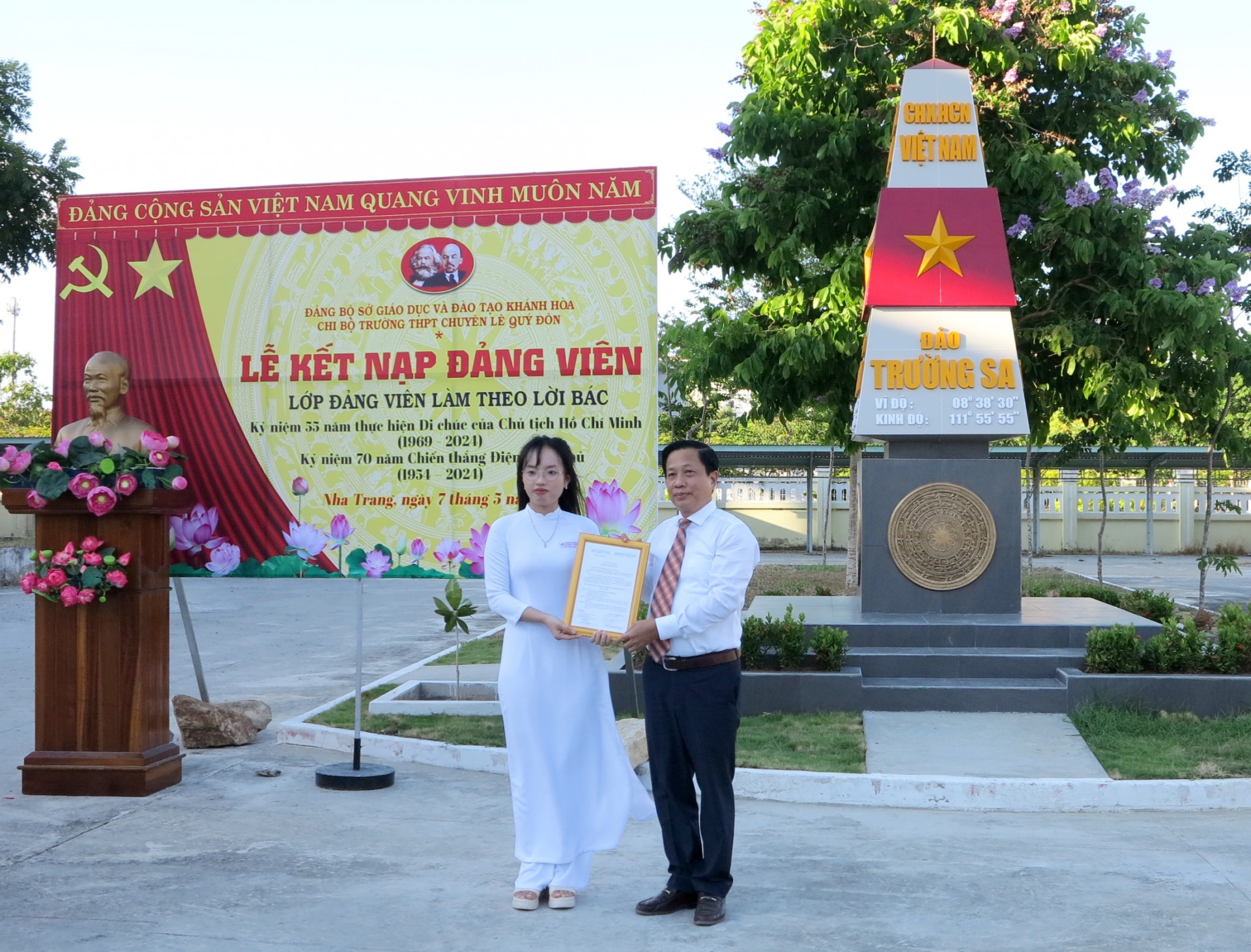 6 tháng, toàn Đảng bộ tỉnh Khánh Hòa kết nạp 1.074 đảng viên