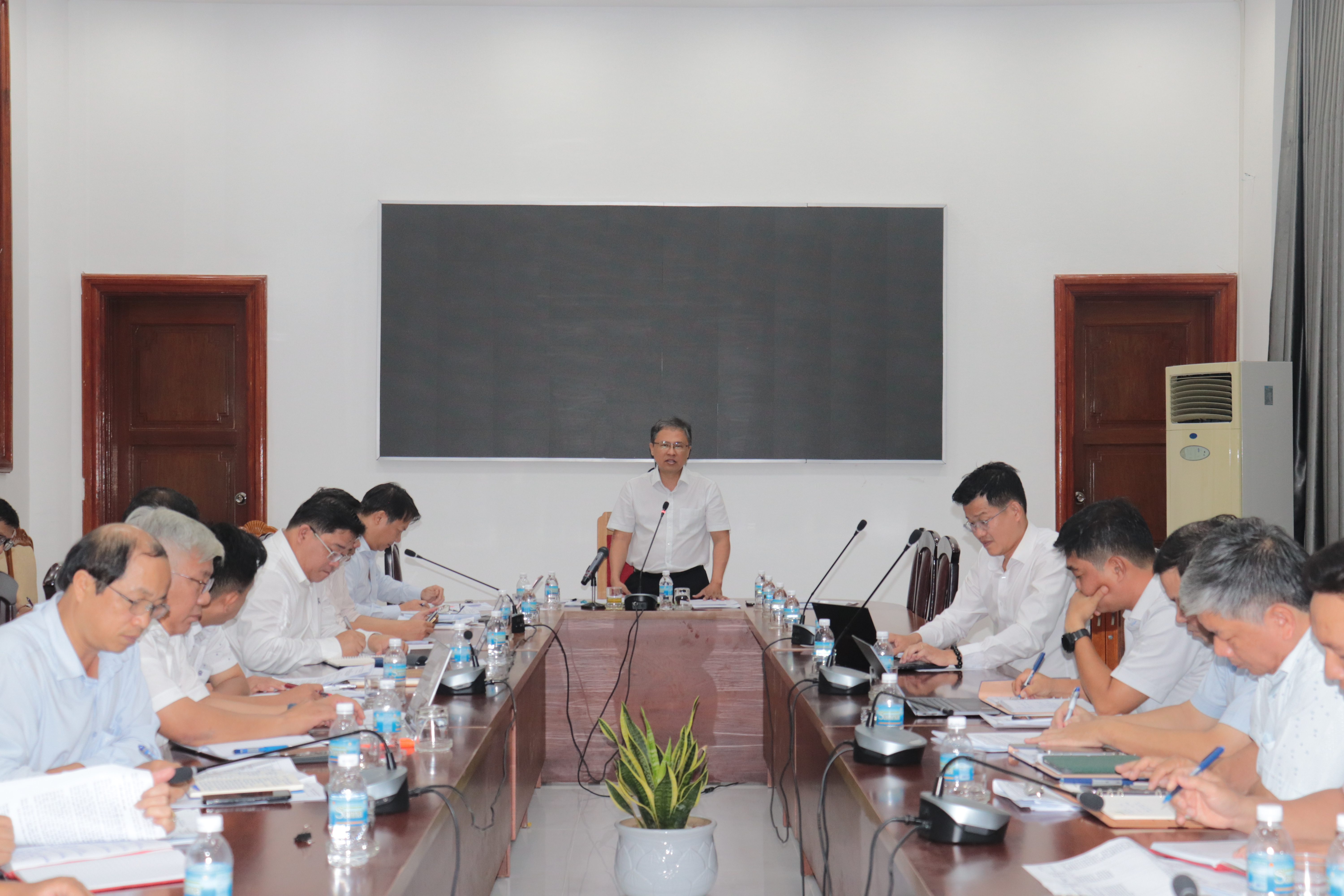 Đẩy nhanh tiến độ giải ngân các dự án đầu tư công có vốn lớn, dự án trọng điểm