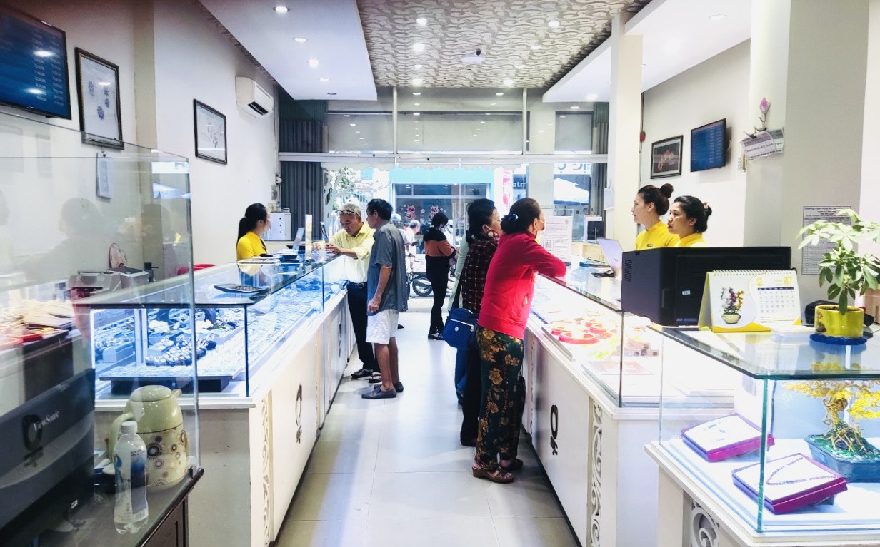 Giá vàng SJC giảm xuống dưới 80 triệu đồng/lượng