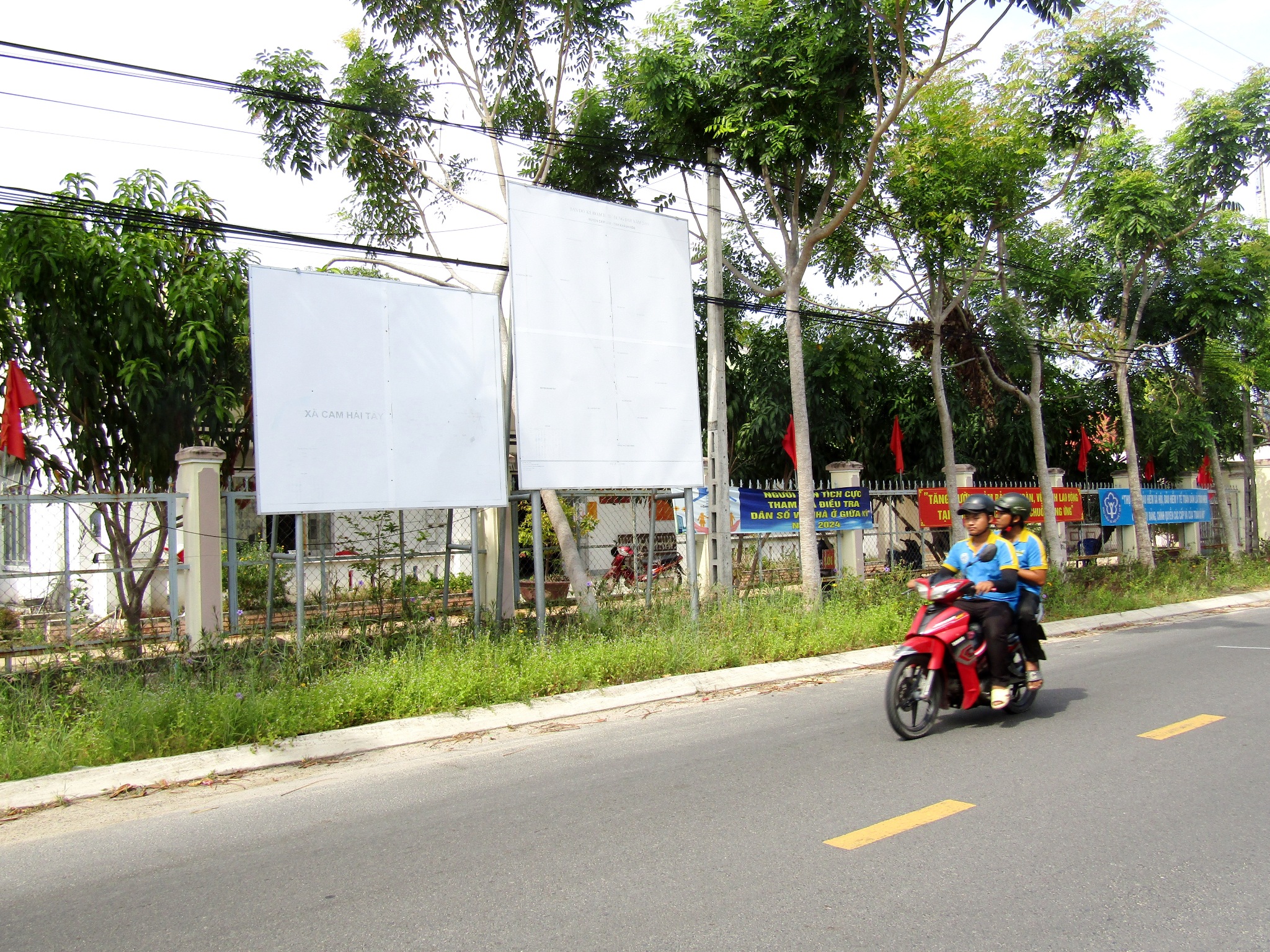 Panô tuyên truyền không còn nội dung