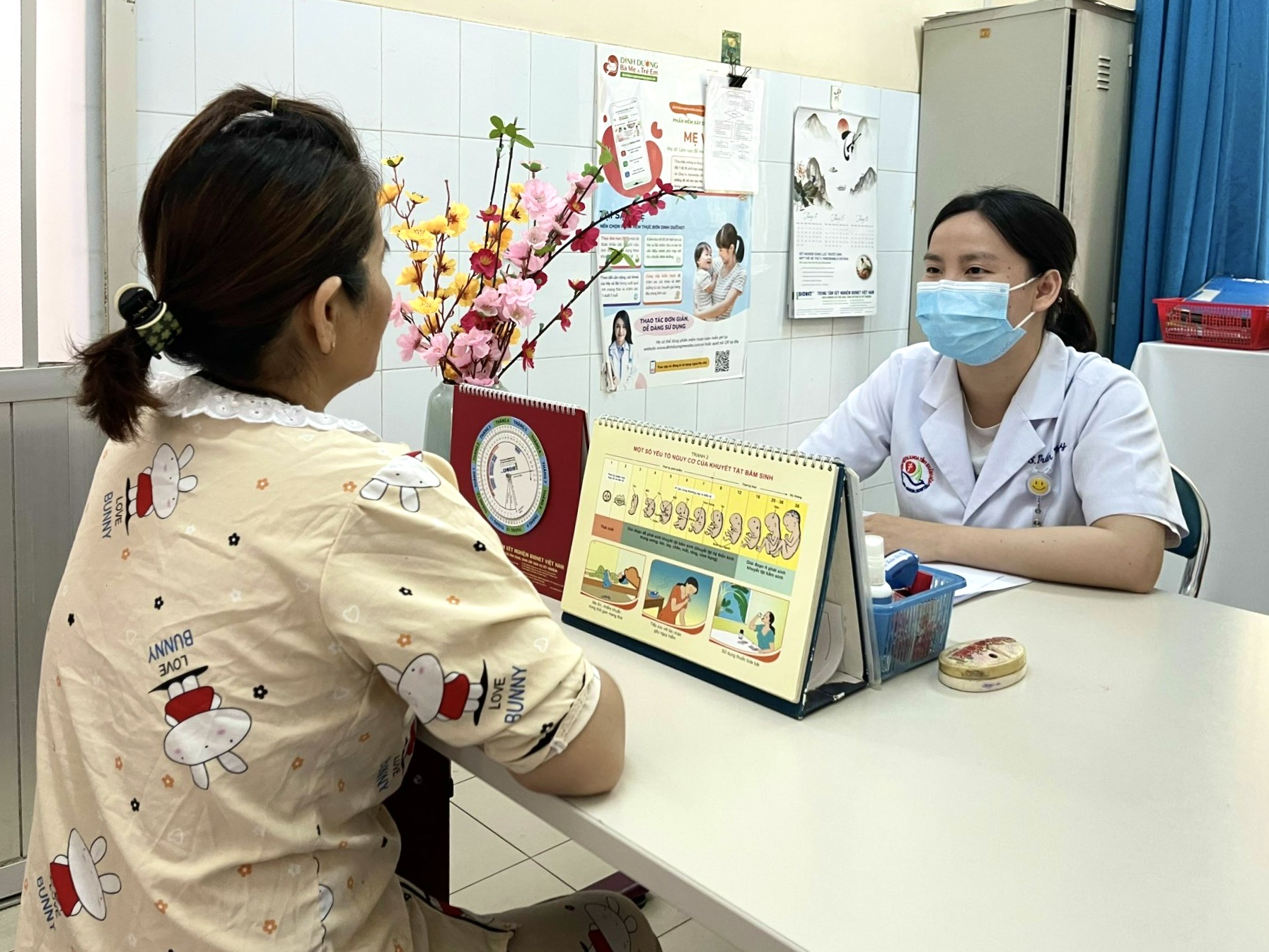 Liệu pháp nội tiết mãn kinh: Hỗ trợ tích cực cho phụ nữ 