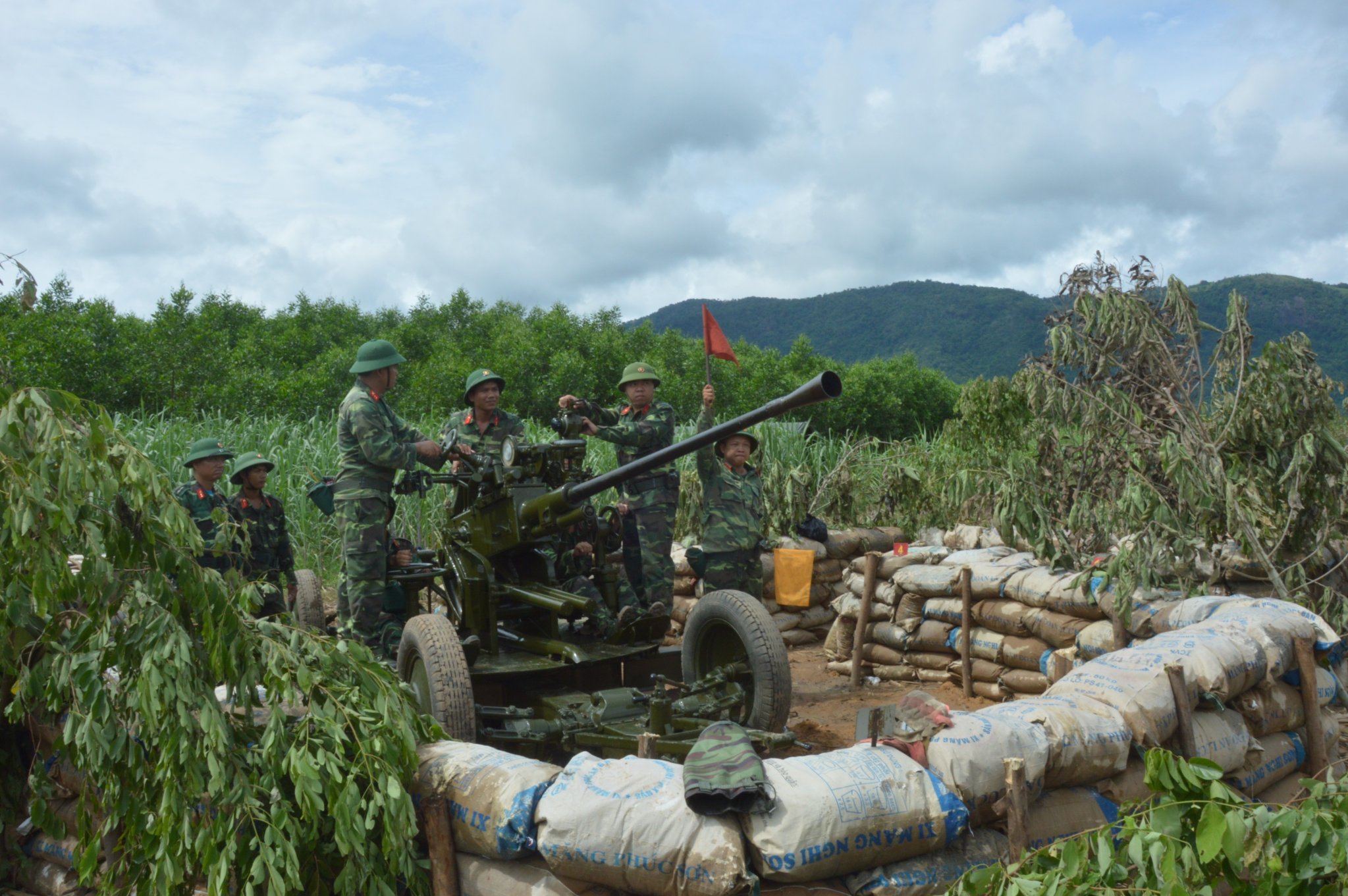Lực lượng vũ trang huyện Khánh Vĩnh: Đoàn kết, đổi mới phong trào thi đua Quyết thắng