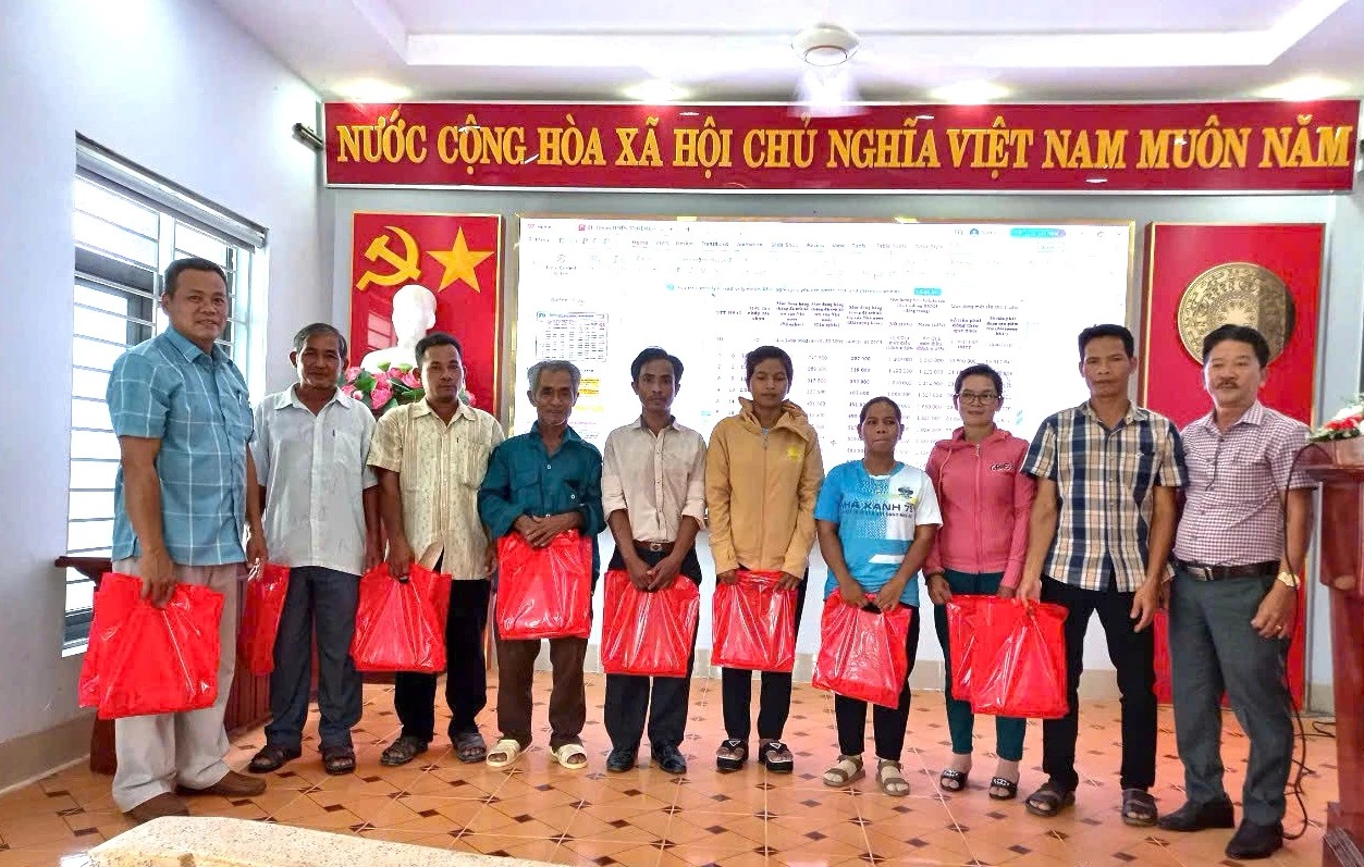 Đồng bào dân tộc thiểu số tiếp cận chính sách bảo hiểm xã hội, bảo hiểm y tế