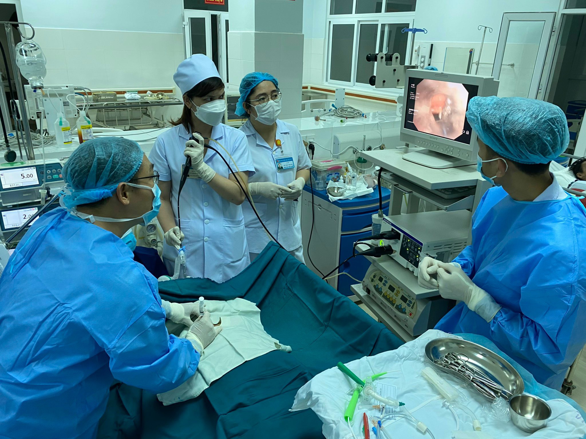 Bệnh viện Quân y 87: Làm chủ kỹ thuật mở khí quản bằng phương pháp nong qua da