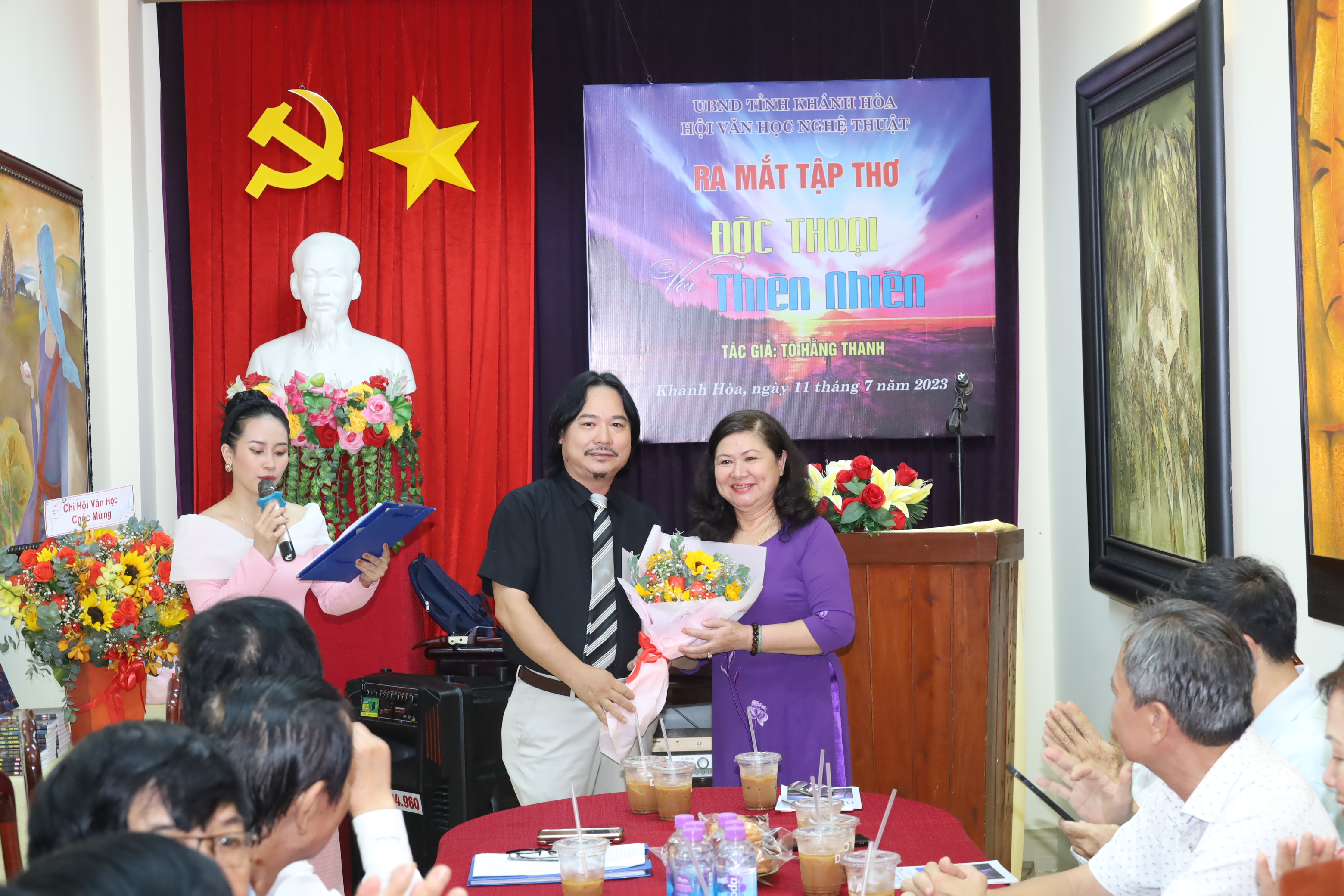 Hội Văn học Nghệ thuật tỉnh Khánh Hòa:: Ra mắt tập thơ Độc thoại với thiên nhiên của Tô Hằng Thanh