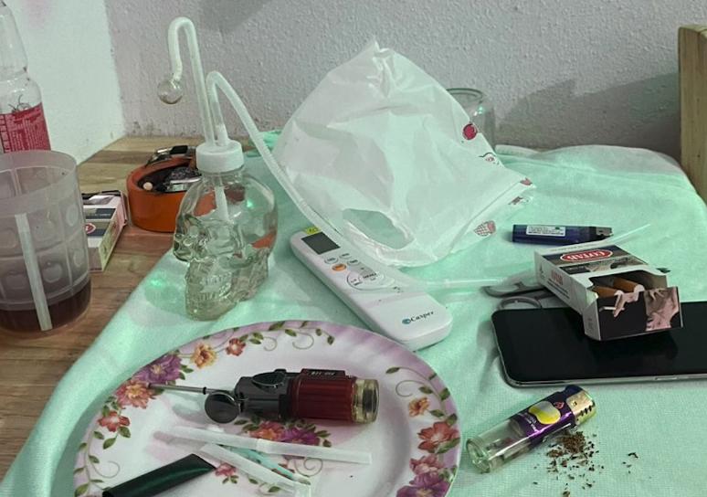 “Đập đá” trong nhà nghỉ, 2 đối tượng bị bắt