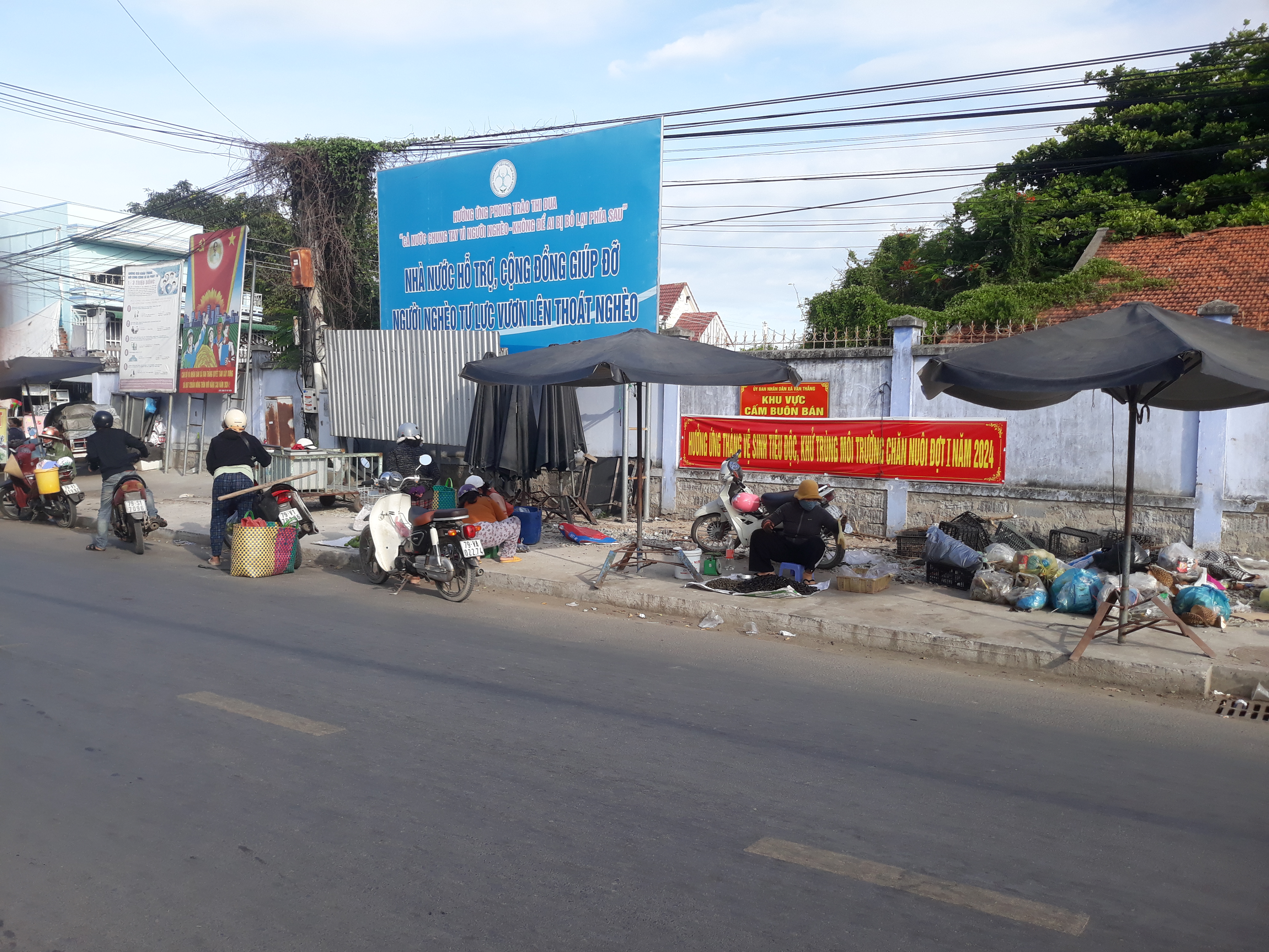 Cấm nhưng vẫn buôn bán