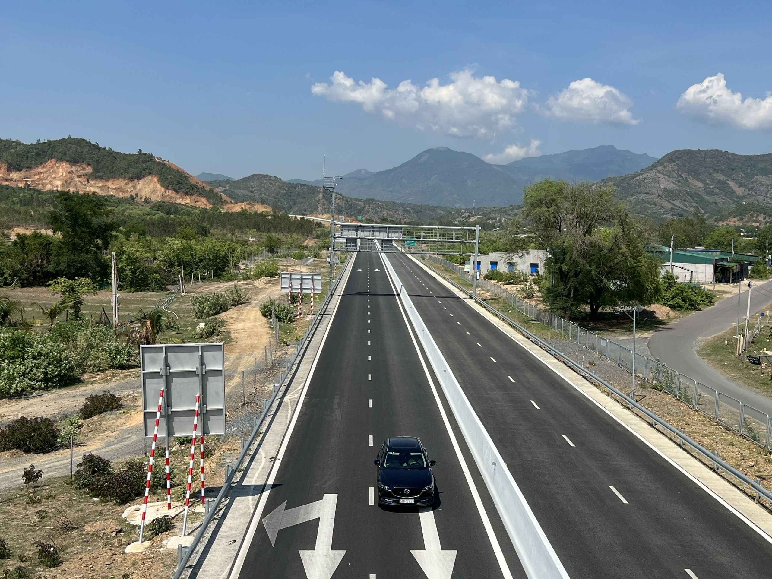 Cam Ranh: : Kiến nghị mở 2 đường gom trên tuyến đường bộ cao tốc đoạn Cam Lâm - Vĩnh Hảo