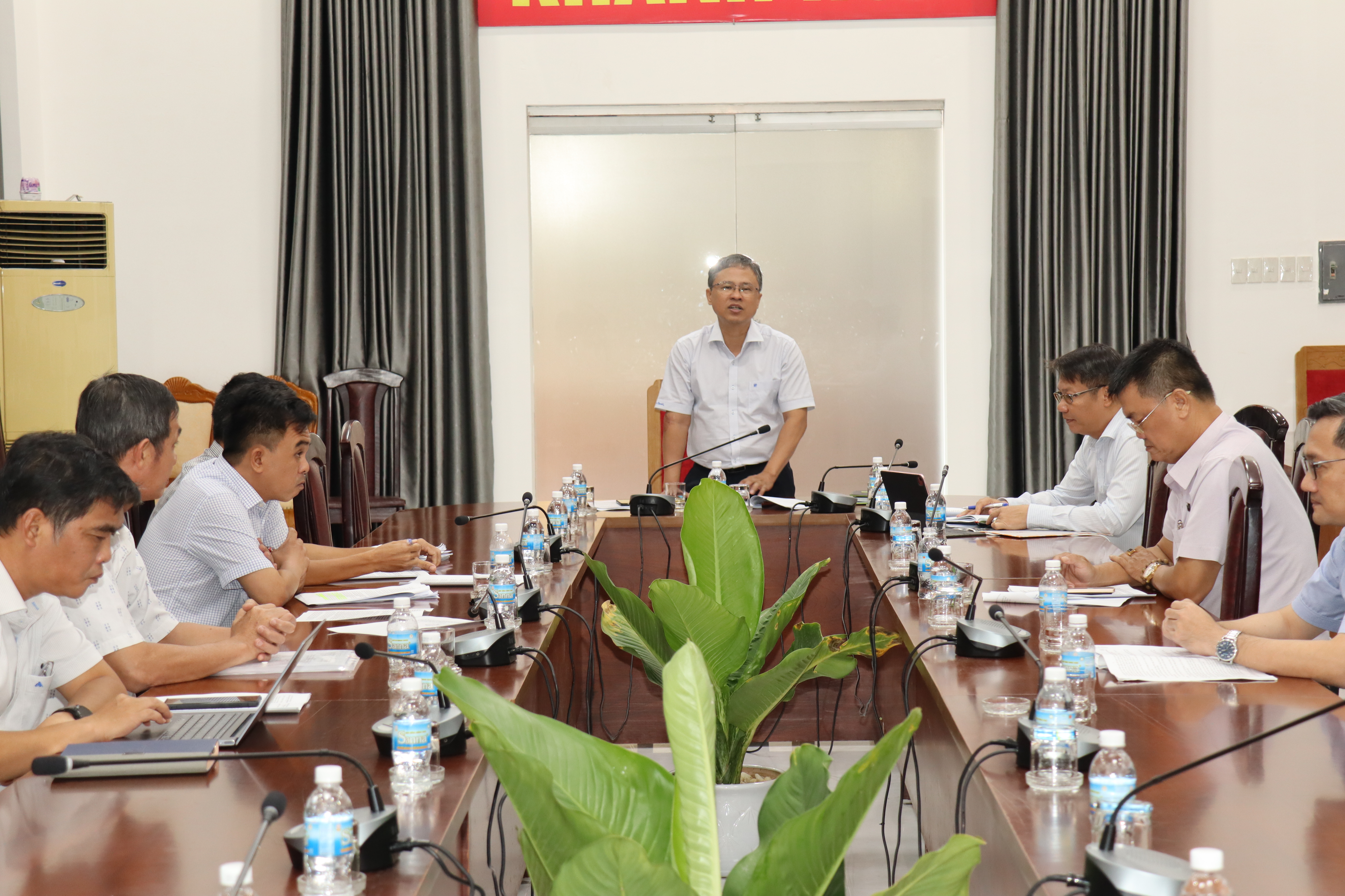 Thống nhất chủ trương giao đất có thu tiền sử dụng đất đối với 11 trường hợp ở Vạn Ninh