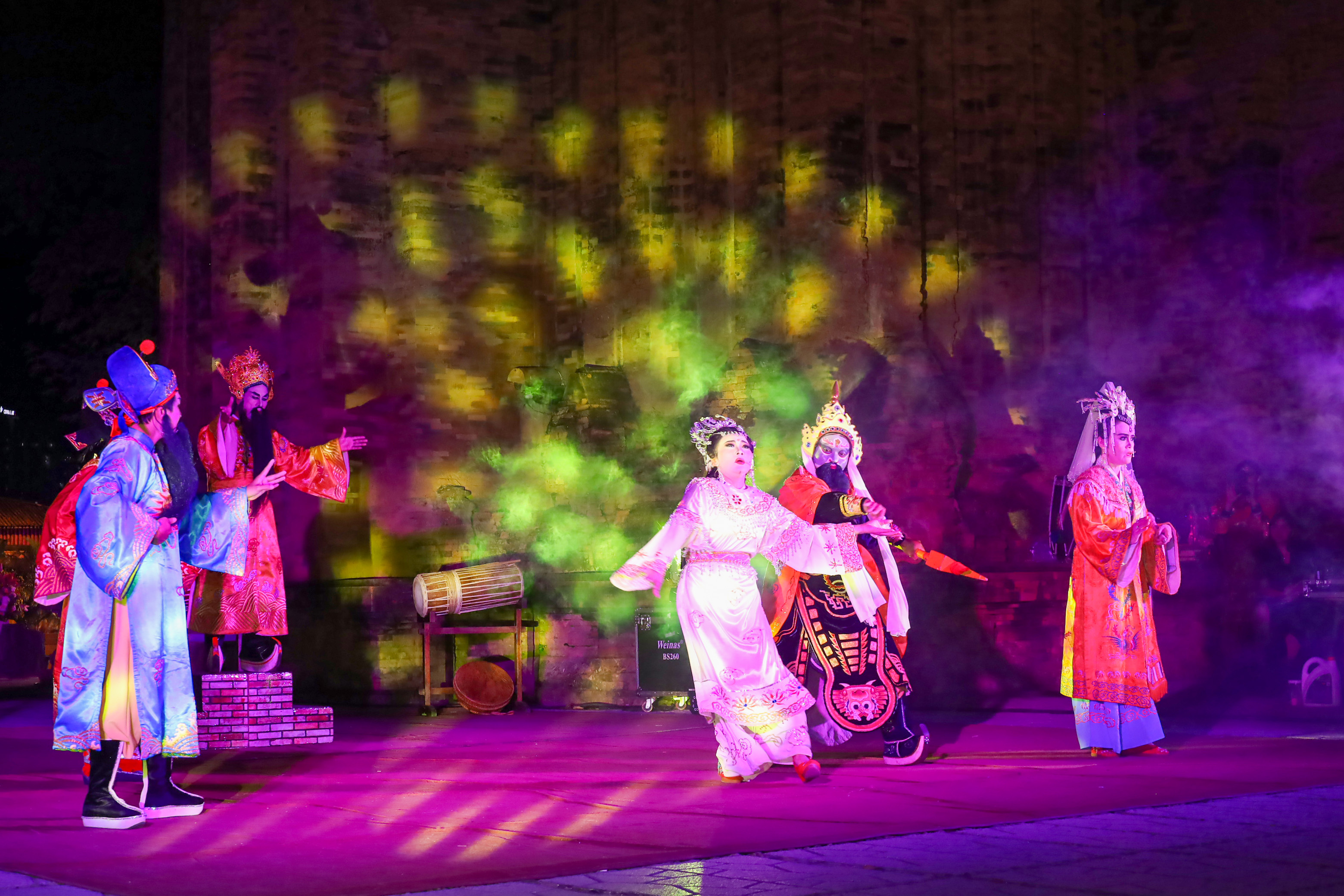 Trải nghiệm sắc màu văn hóa mới tại Tháp Bà Ponagar