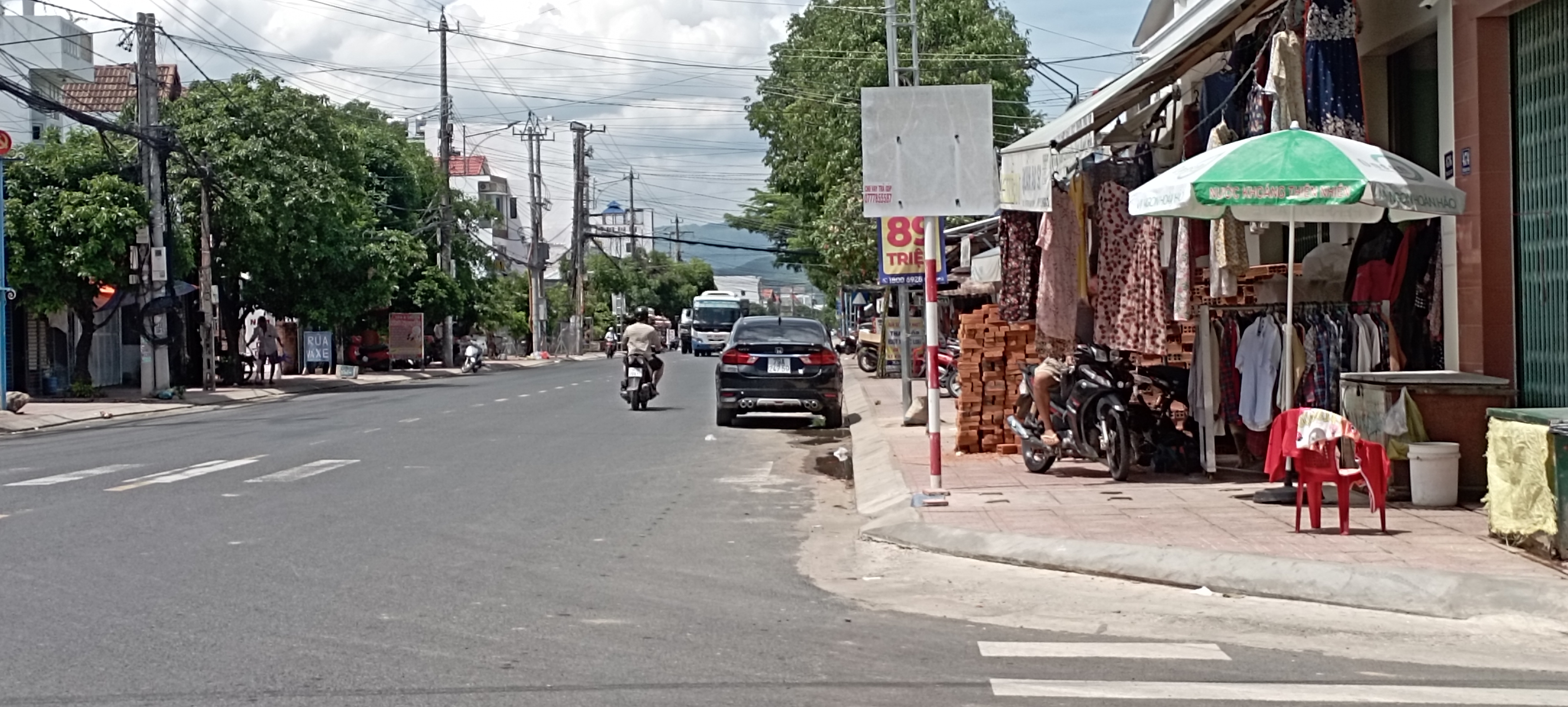 Biển báo giao thông không còn nội dung