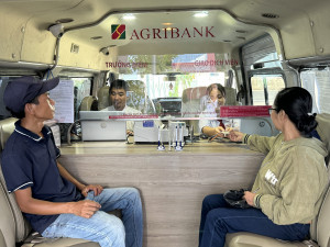 Agribank: Đưa dịch vụ ngân hàng về vùng sâu, vùng xa bằng xe giao dịch lưu động