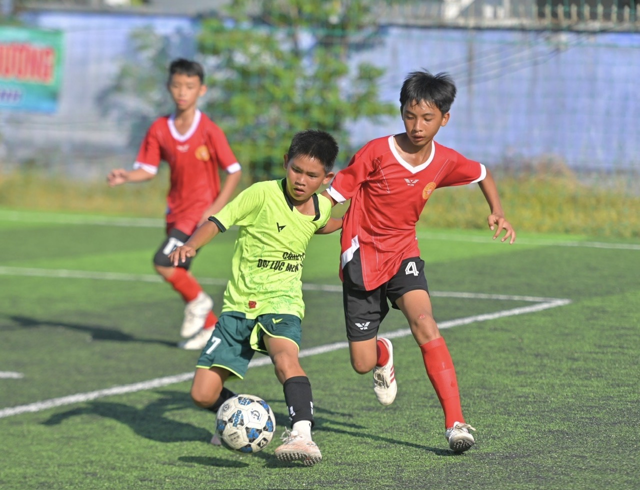 Giải bóng đá U13 huyện Vạn Ninh mở rộng năm 2024: Sân chơi hấp dẫn cho thiếu nhi