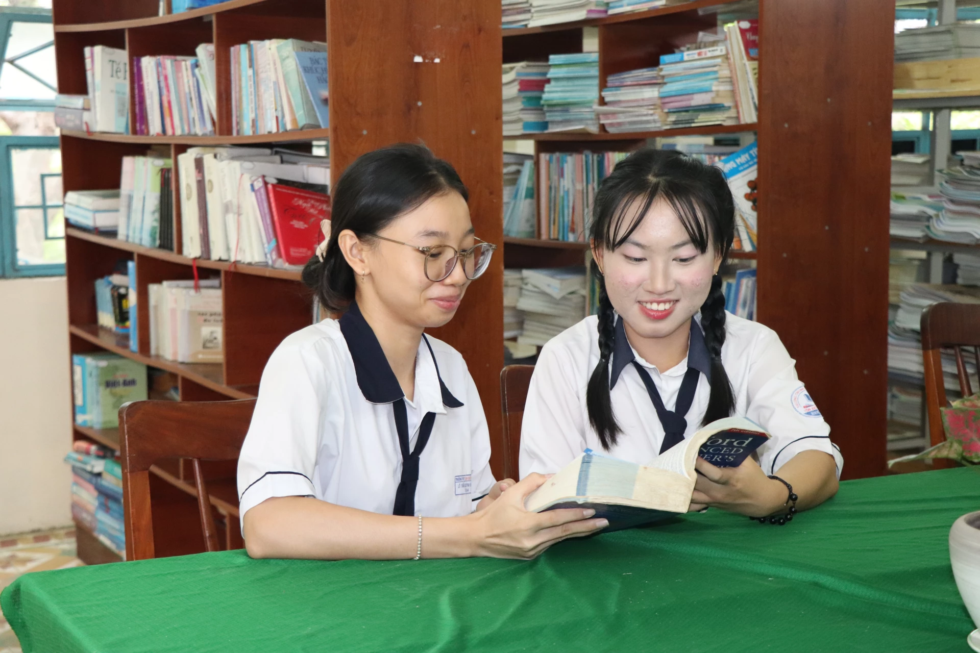 Nghị lực của nữ sinh thủ khoa tốt nghiệp
