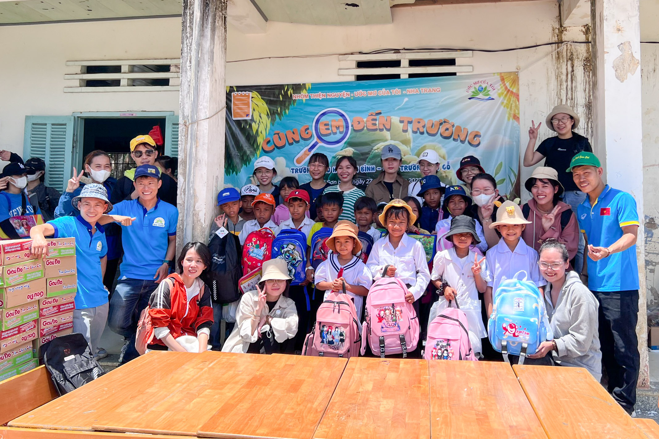 Sôi nổi hoạt động tiếp sức đến trường